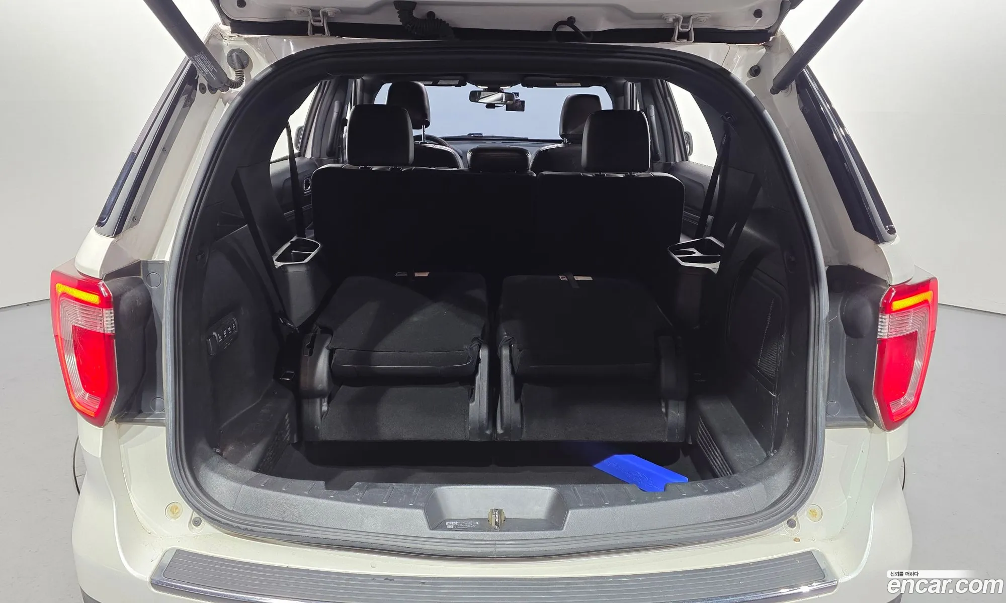 Ford Explorer 2019 1FM5K8FHXKGA25599 — 9