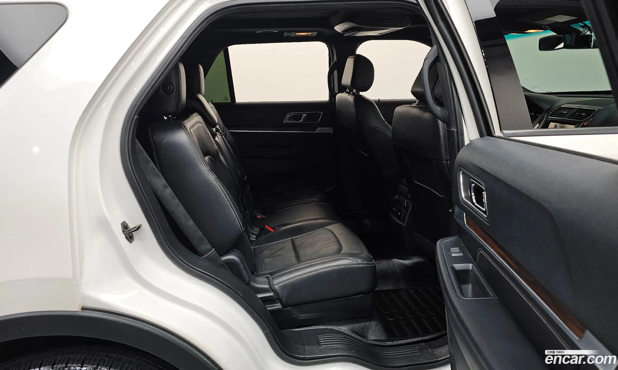Ford Explorer 2015 1FM5K8F82GGB24831 — 3