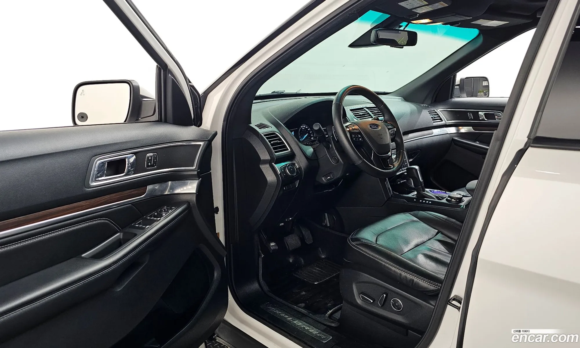 Ford Explorer 2015 1FM5K8F82GGB24831 — 4