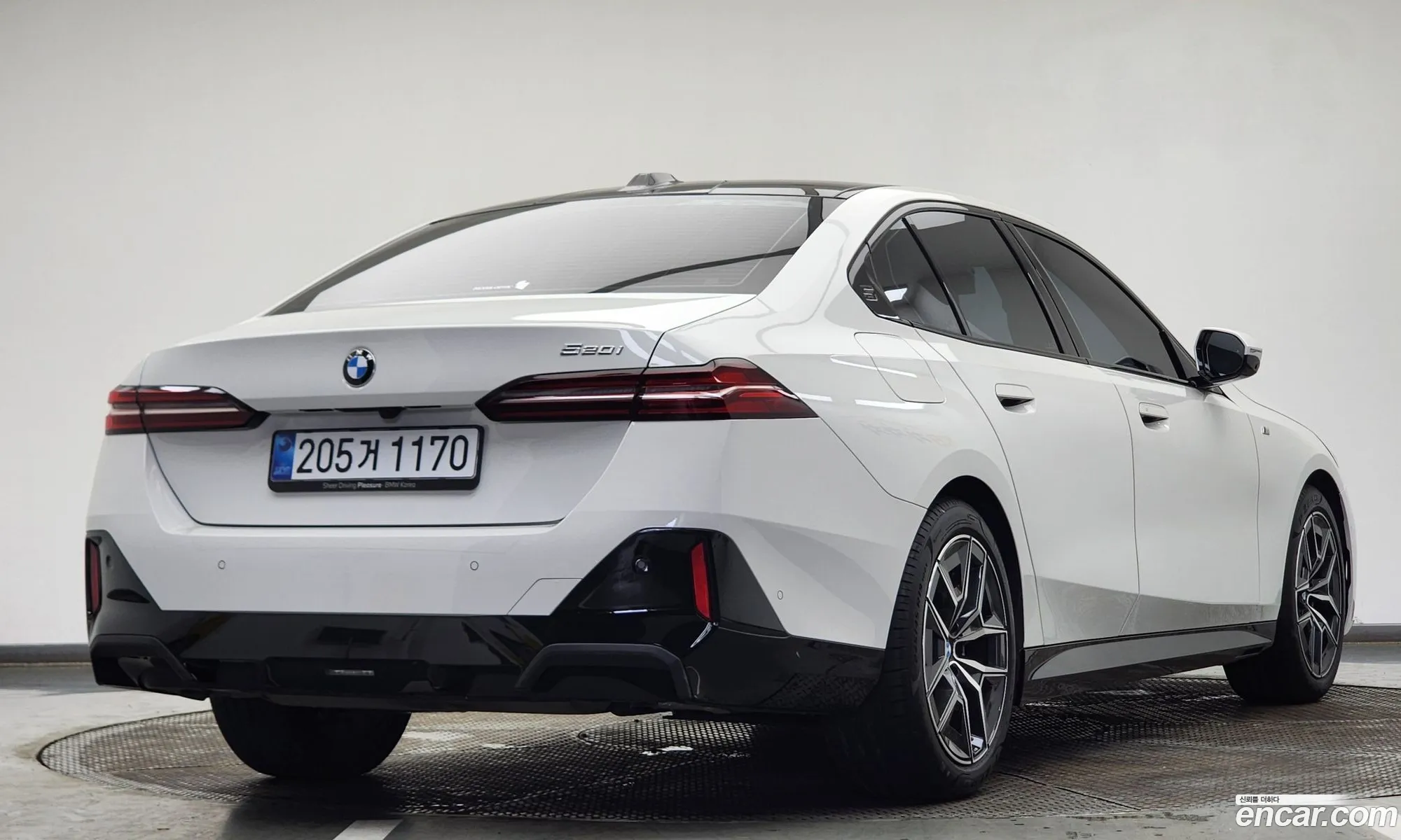 BMW 5 Series 2025 — 11