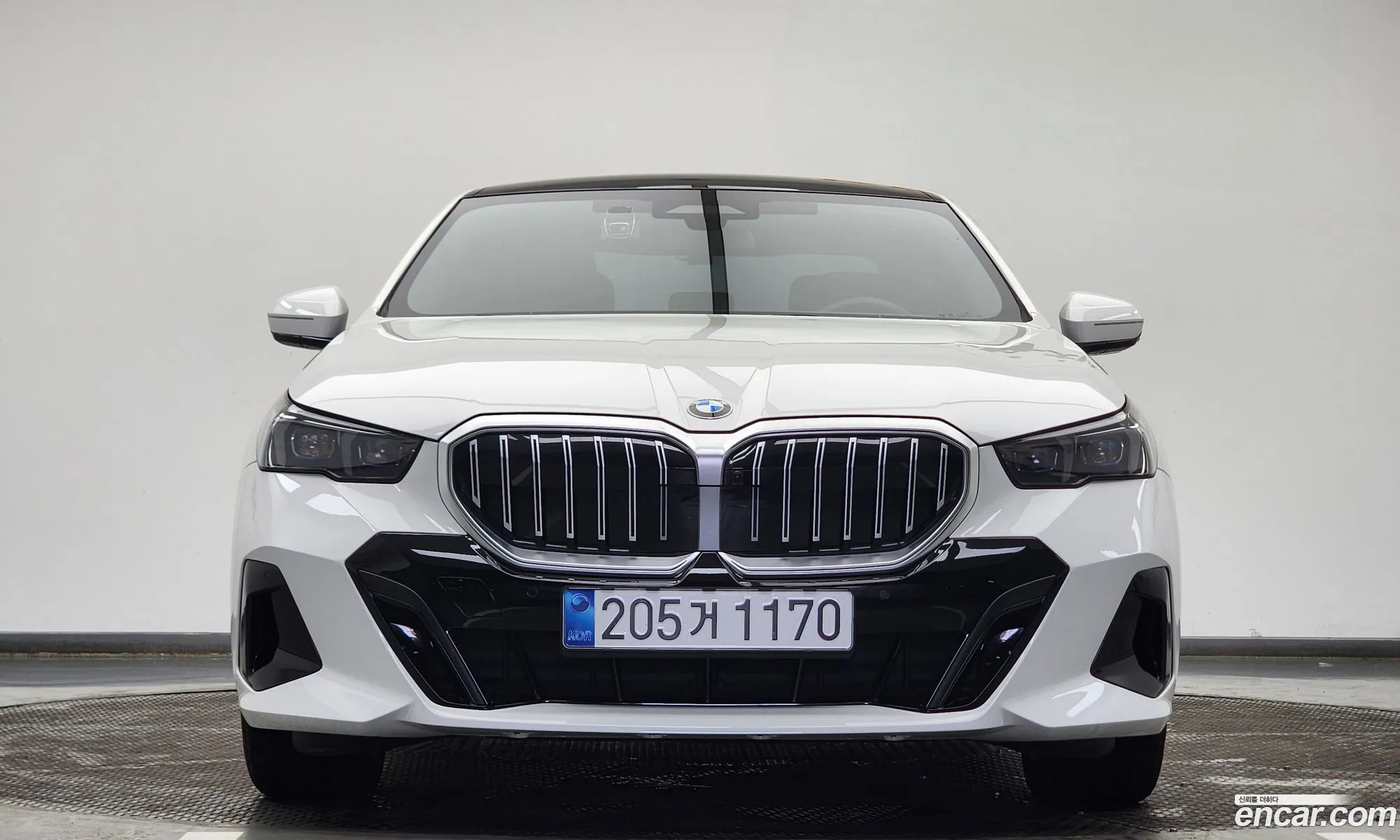 BMW 5 Series 2025 — 16