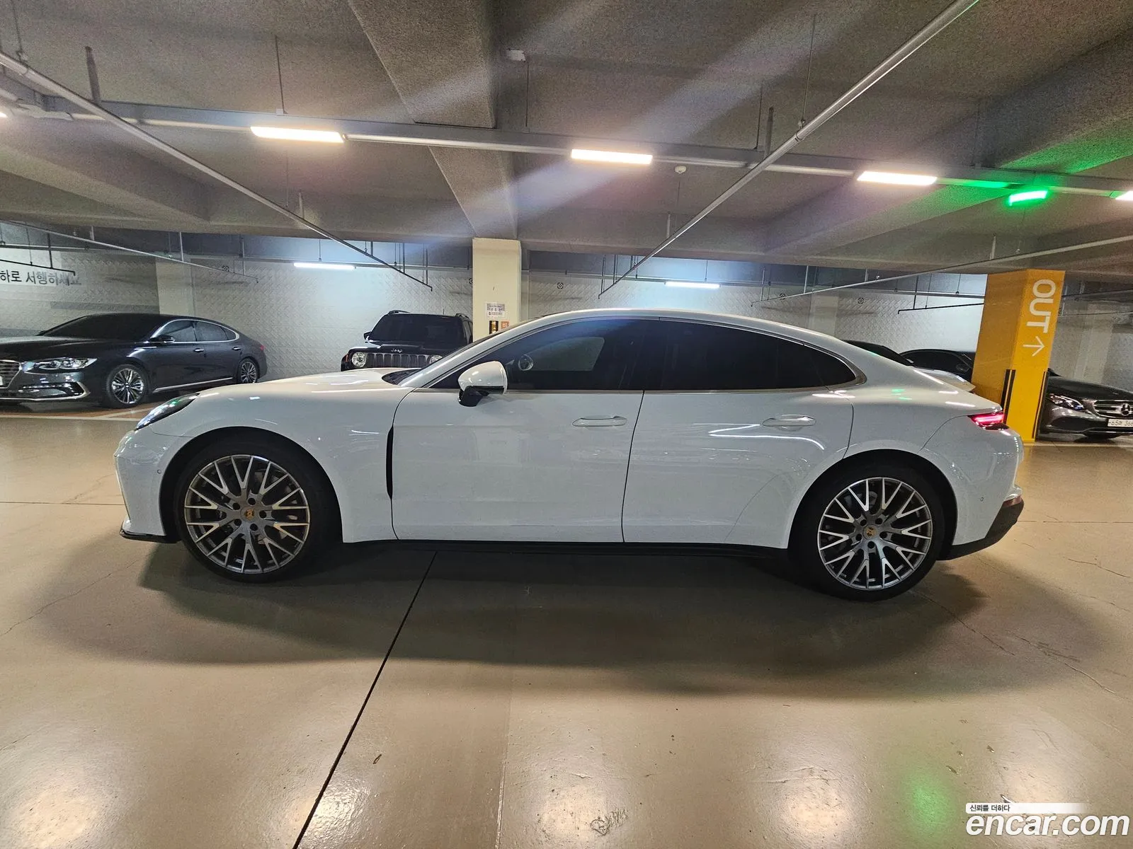 Porsche Panamera 2025 — 4