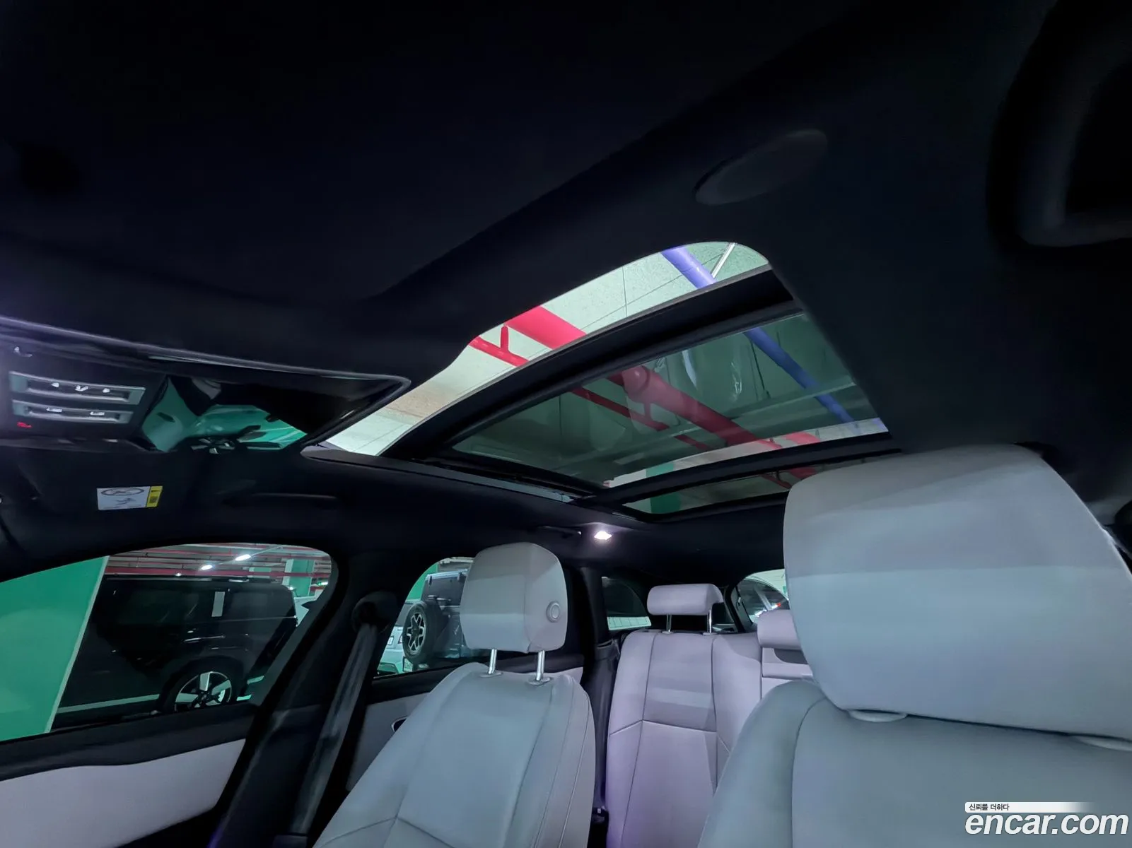 Land Rover Range Rover Velar 2025 — 13