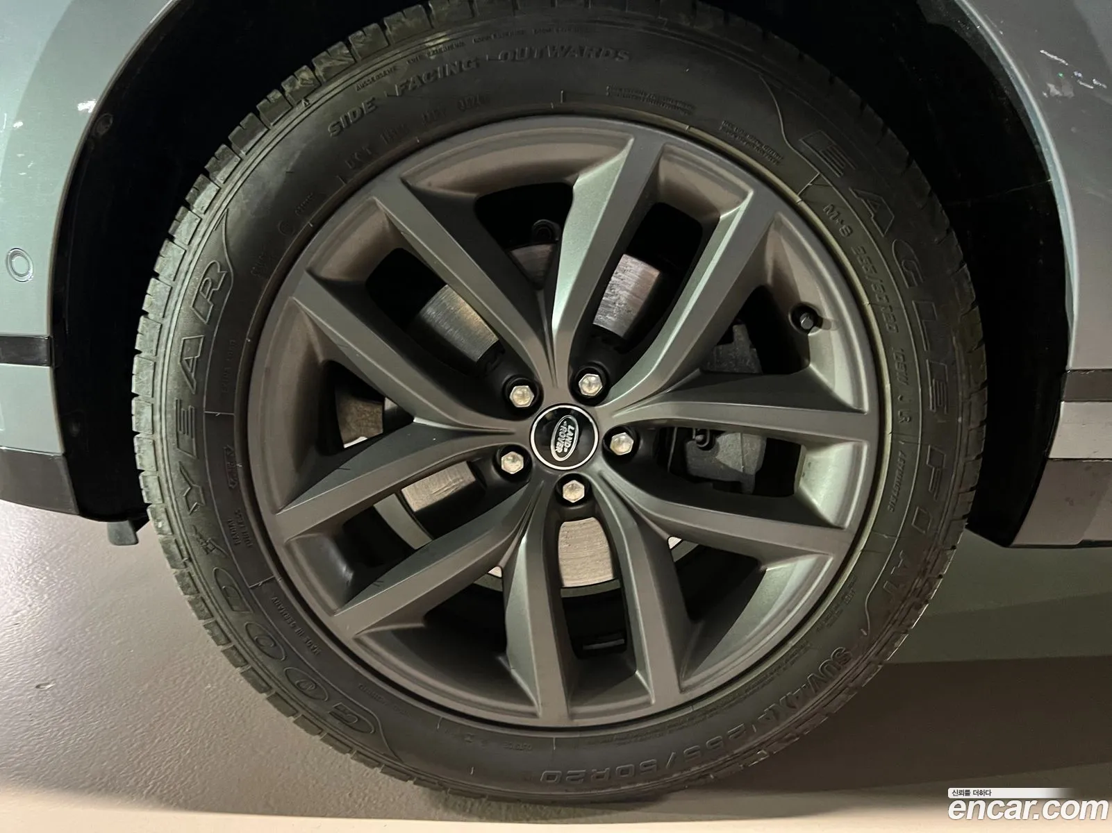 Land Rover Range Rover Velar 2025 — 9