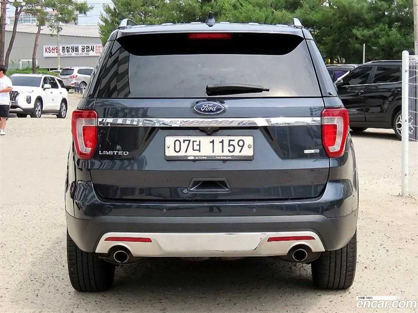 Ford Explorer 2017 — 17
