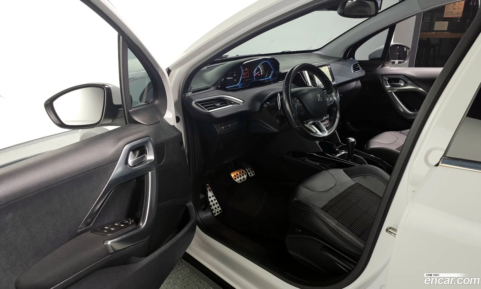 Peugeot 2008 2018 VF3CUBHYMJY001408 — 14