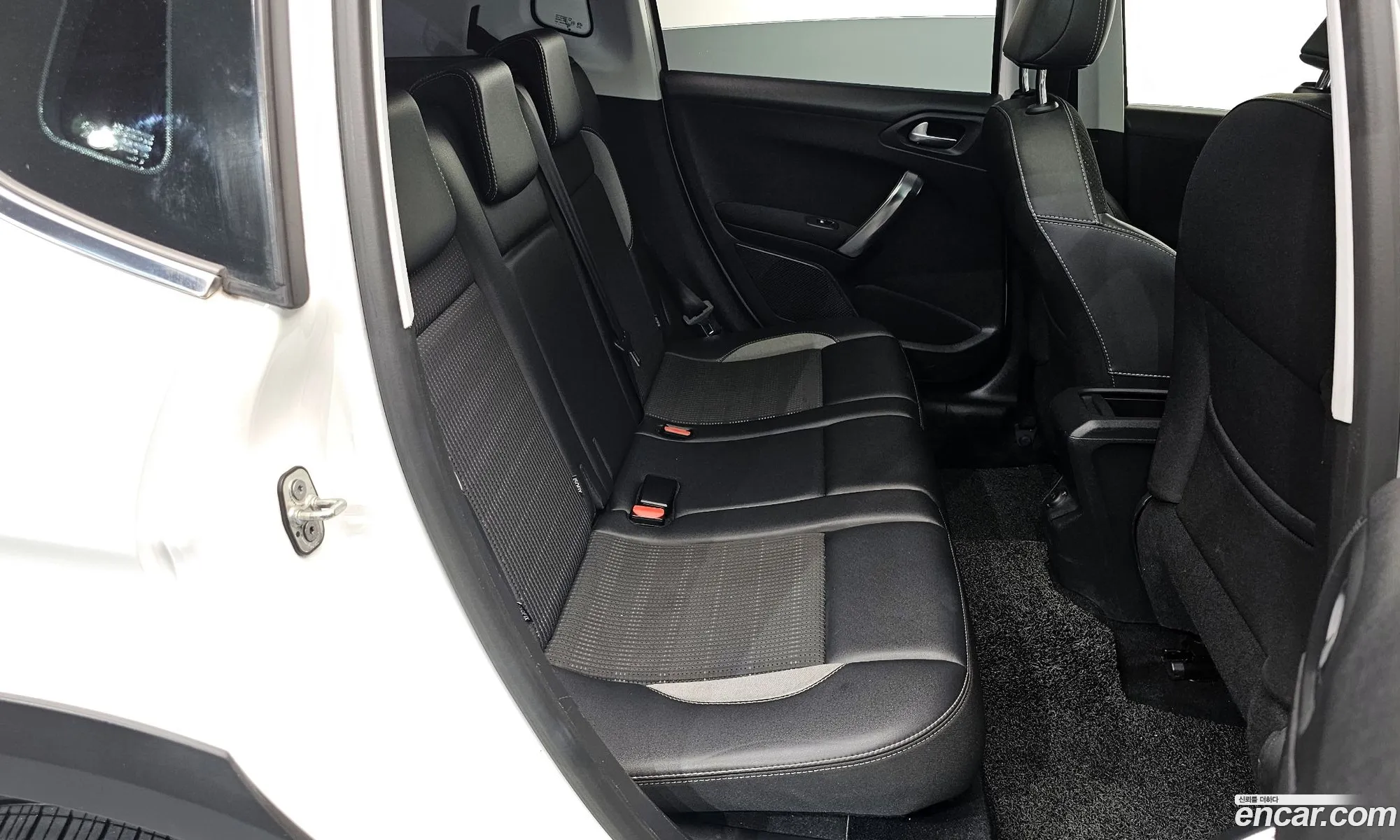 Peugeot 2008 2018 VF3CUBHYMJY001408 — 12