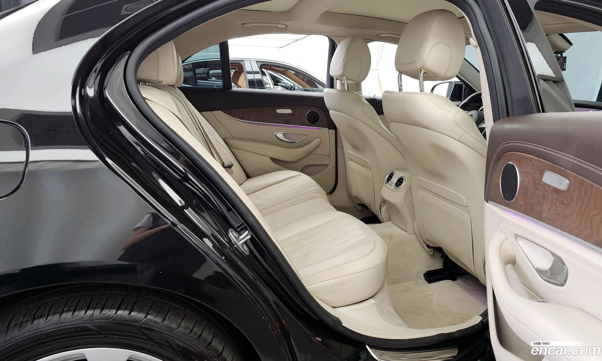 Mercedes-Benz E-Class W213 2016 — 17