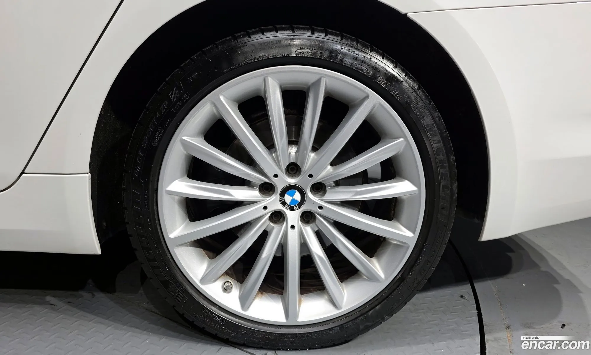 BMW 5 Series 2018 WBAJC910XJB279376 — 31