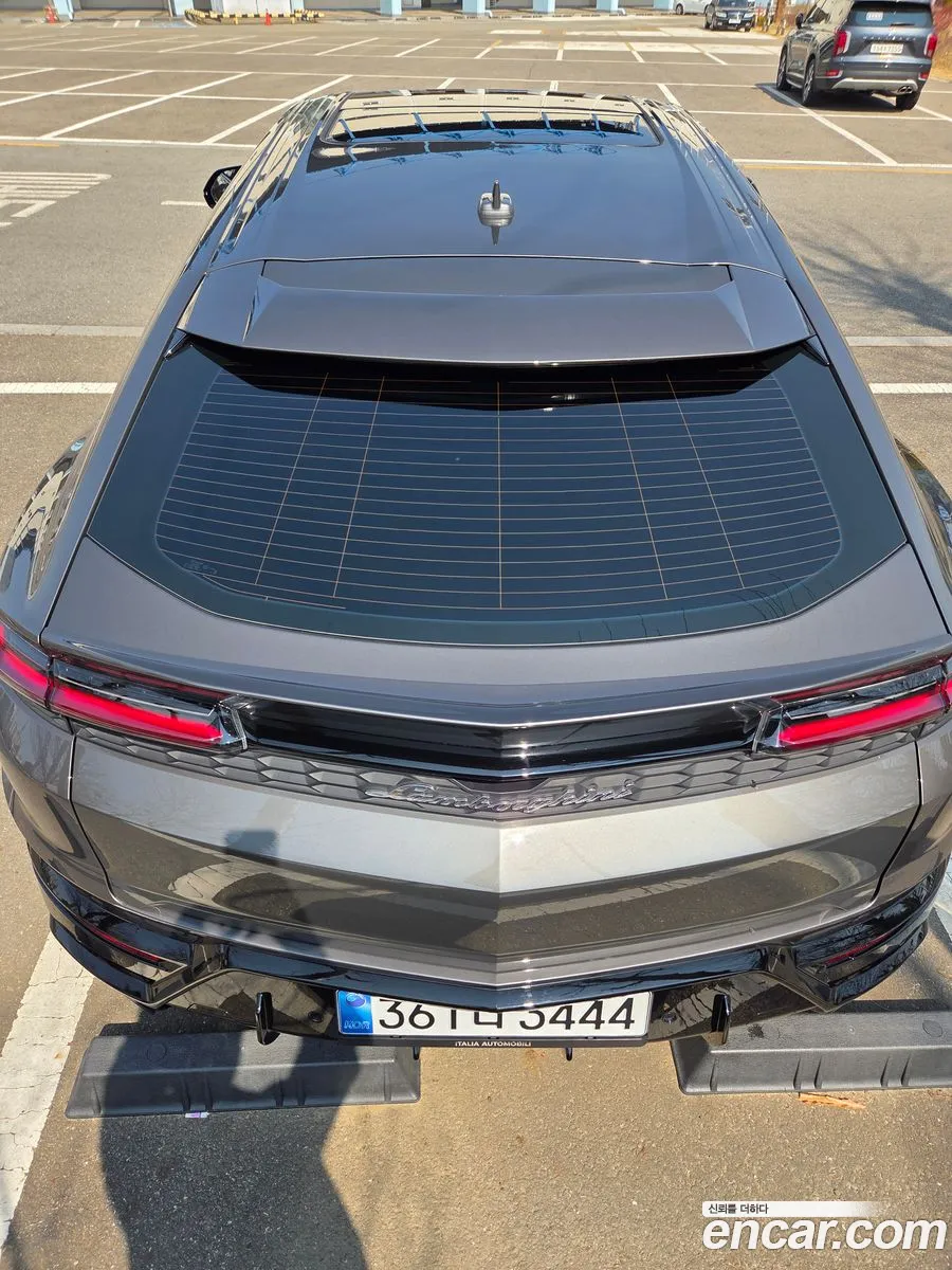 Lamborghini Urus 2025 — 3
