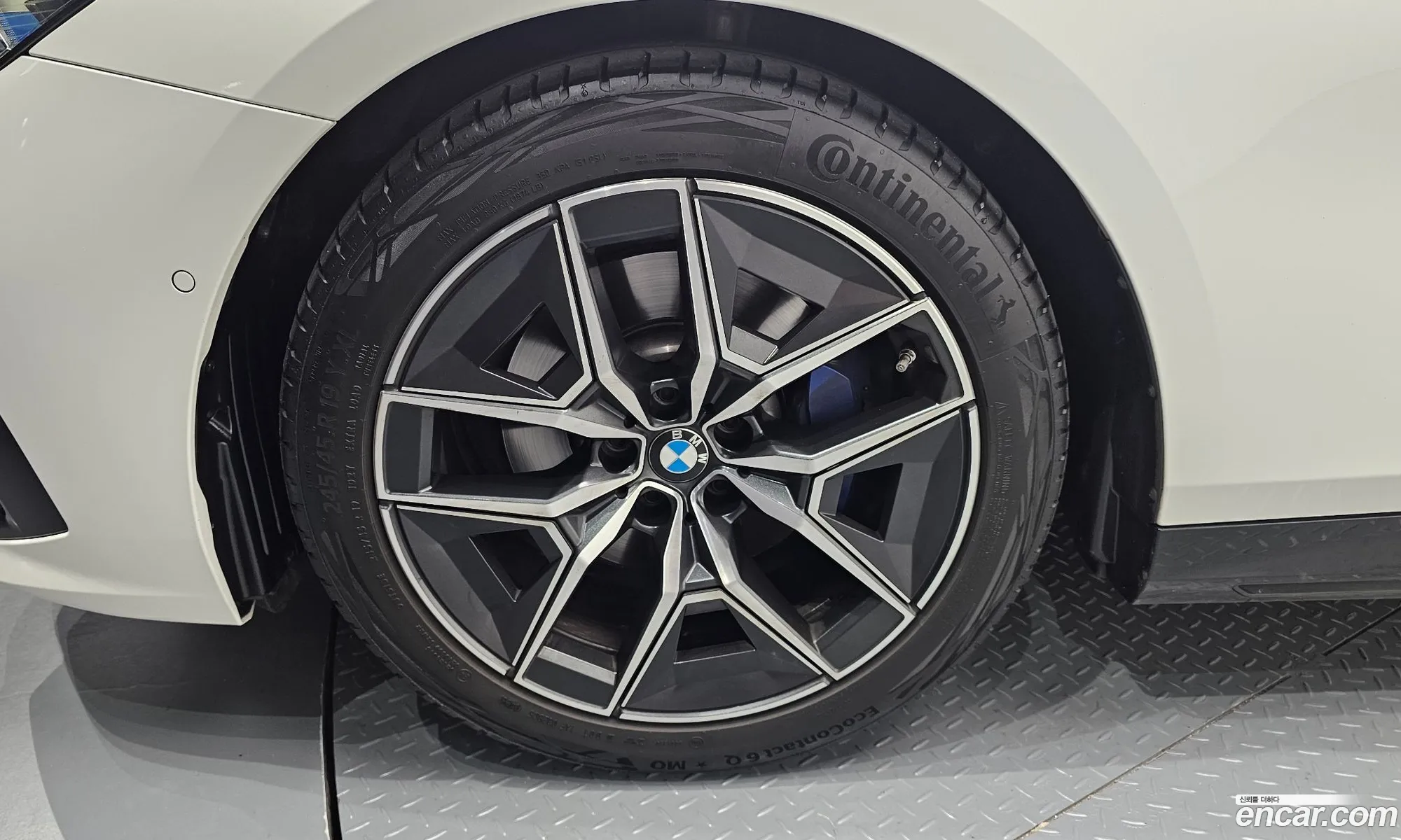 BMW 5 Series 2025 WBA21FJ0XSCU84863 — 28