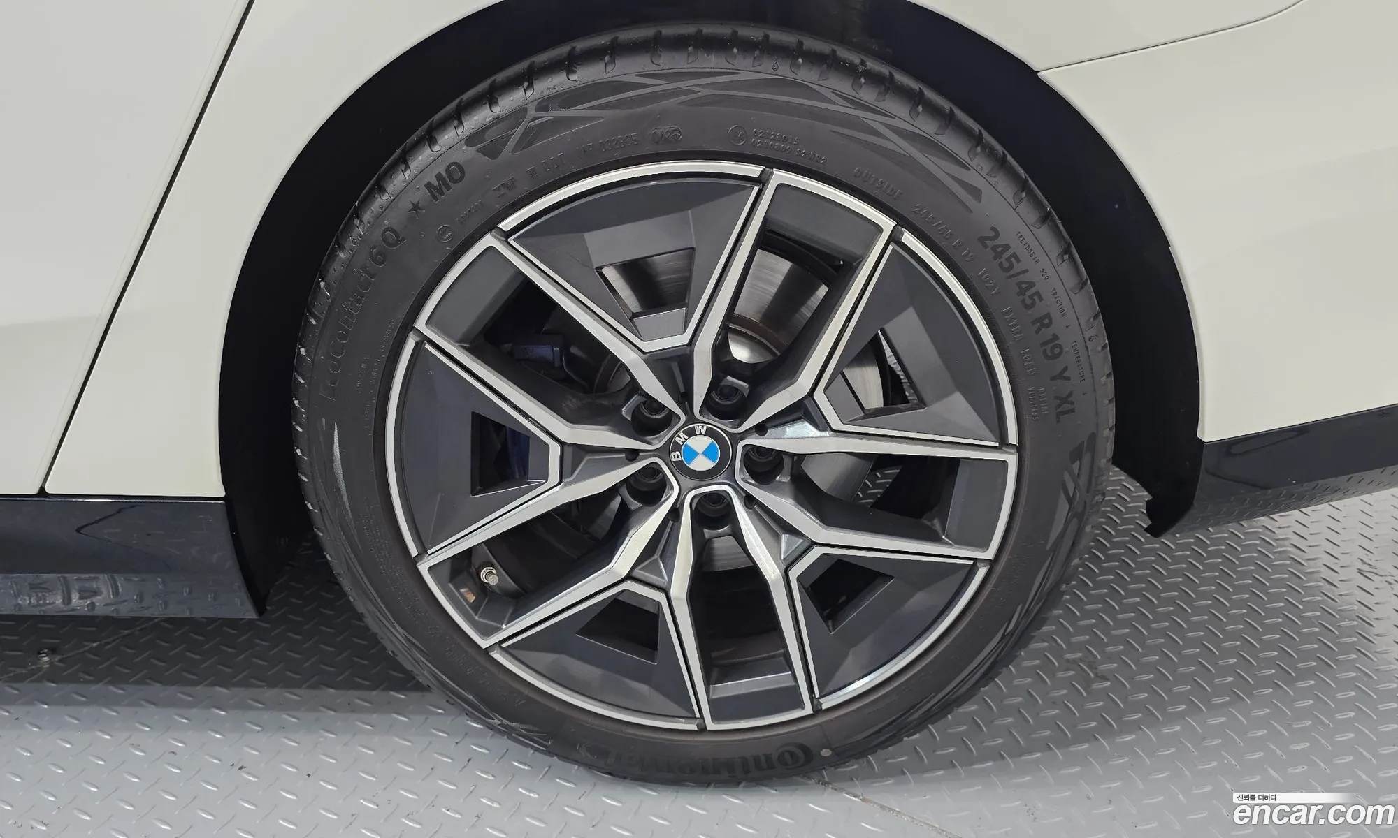 BMW 5 Series 2025 WBA21FJ0XSCU84863 — 13