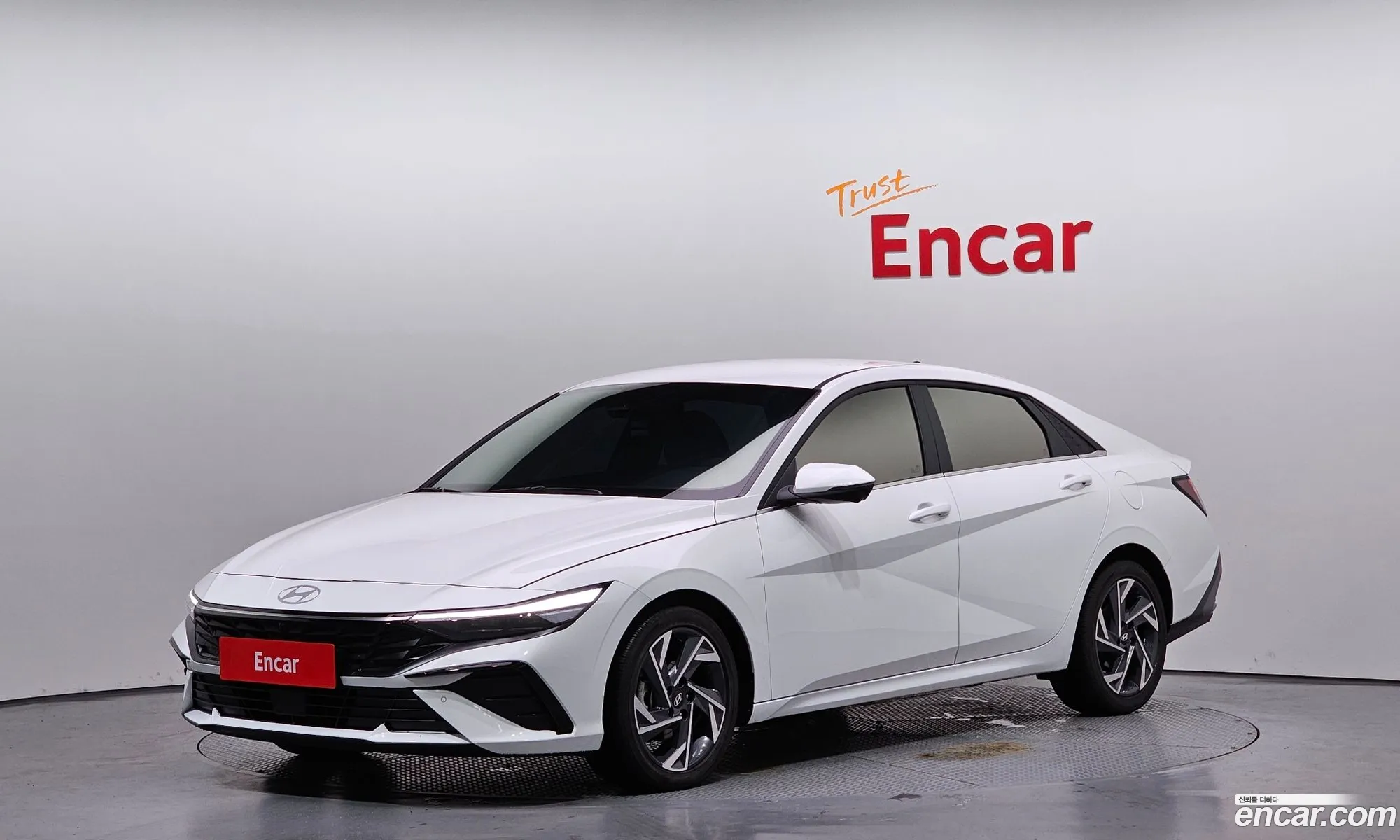 Hyundai Elantra Hybrid 2025 — 3