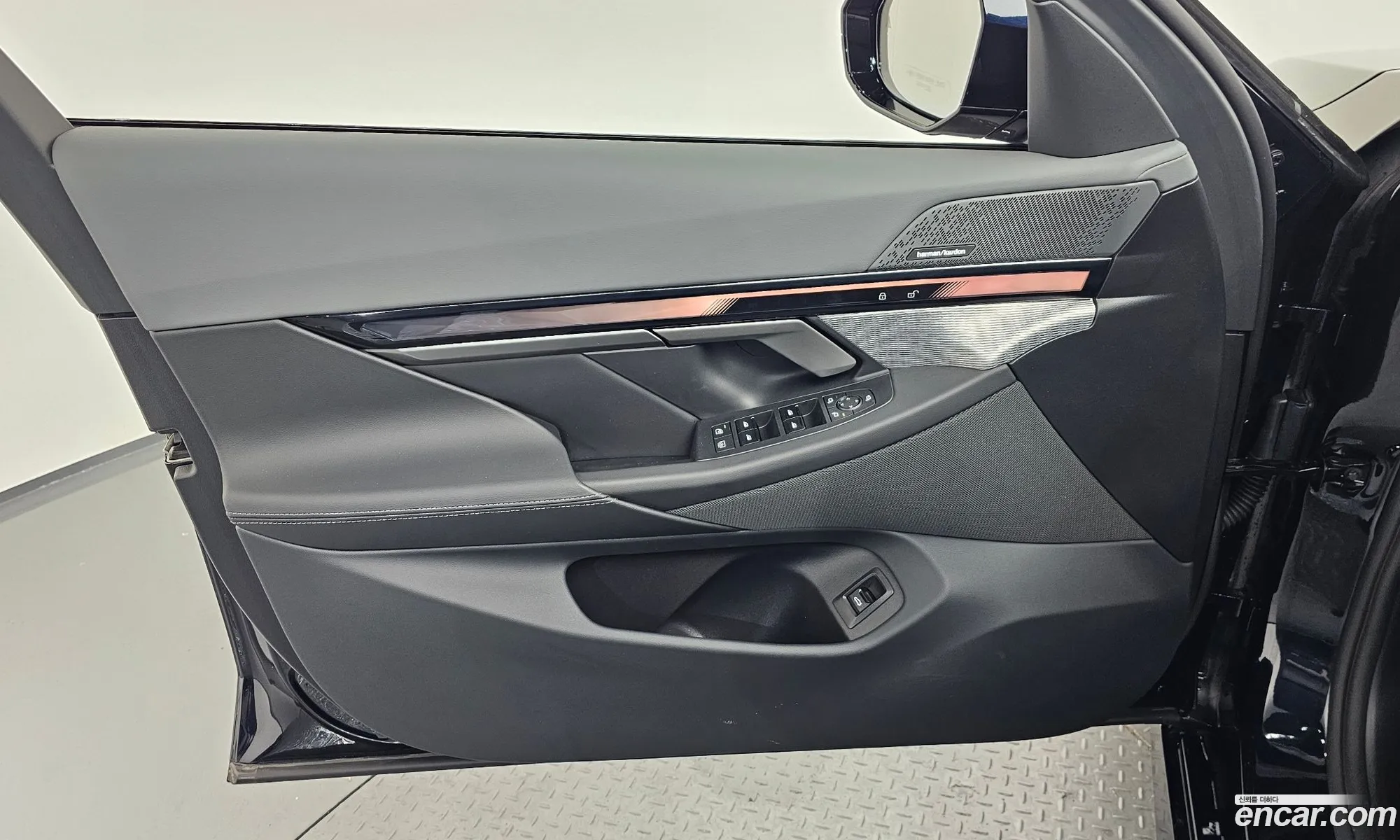 BMW 5 Series 2025 — 32