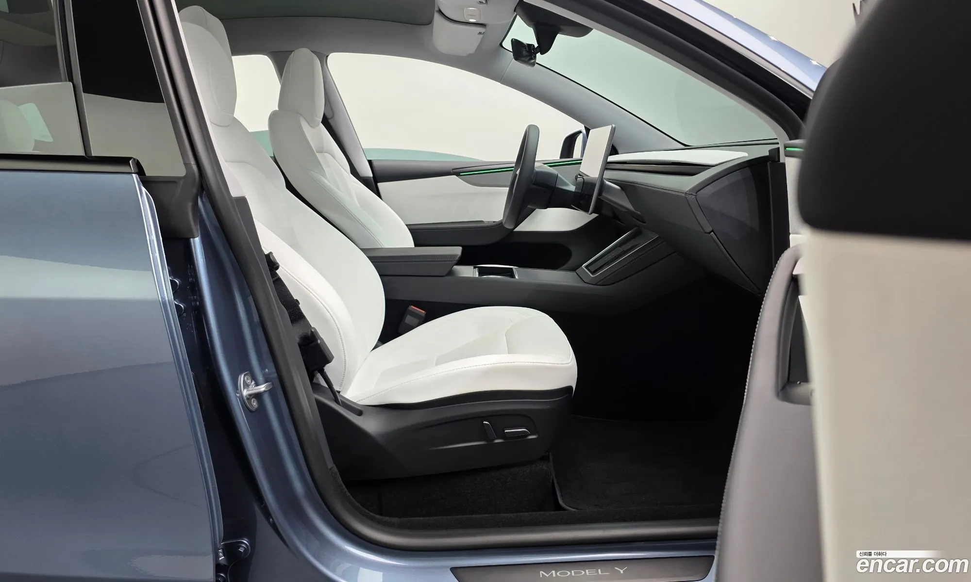 Tesla Model Y 2025 LRWYGCFJ0SC987715 — 16