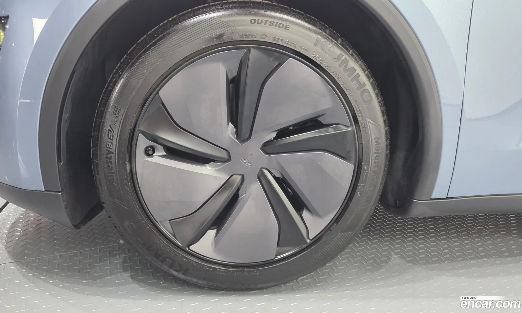 Tesla Model Y 2025 LRWYGCFJ0SC987715 — 3