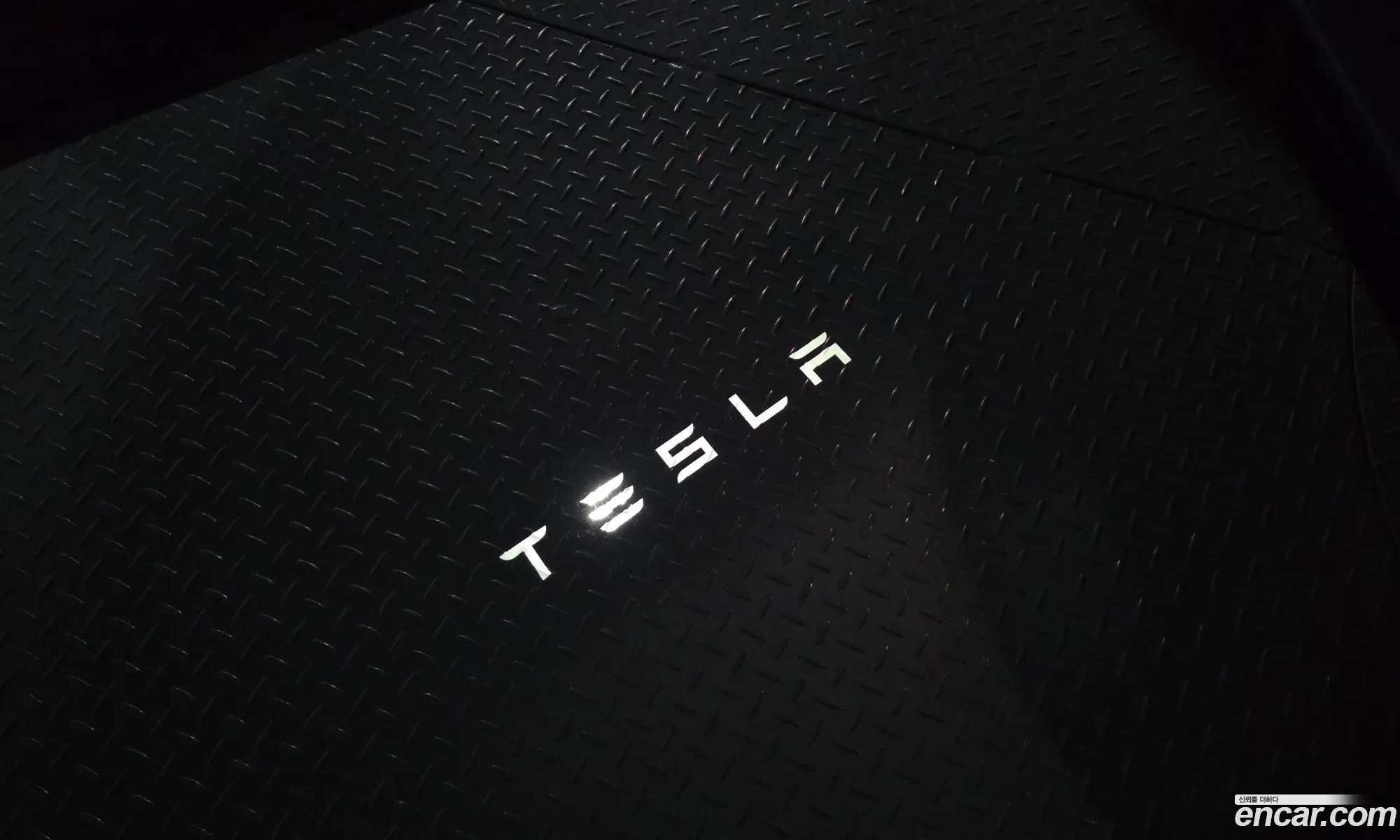 Tesla Model Y 2025 LRWYGCFJ0SC987715 — 24