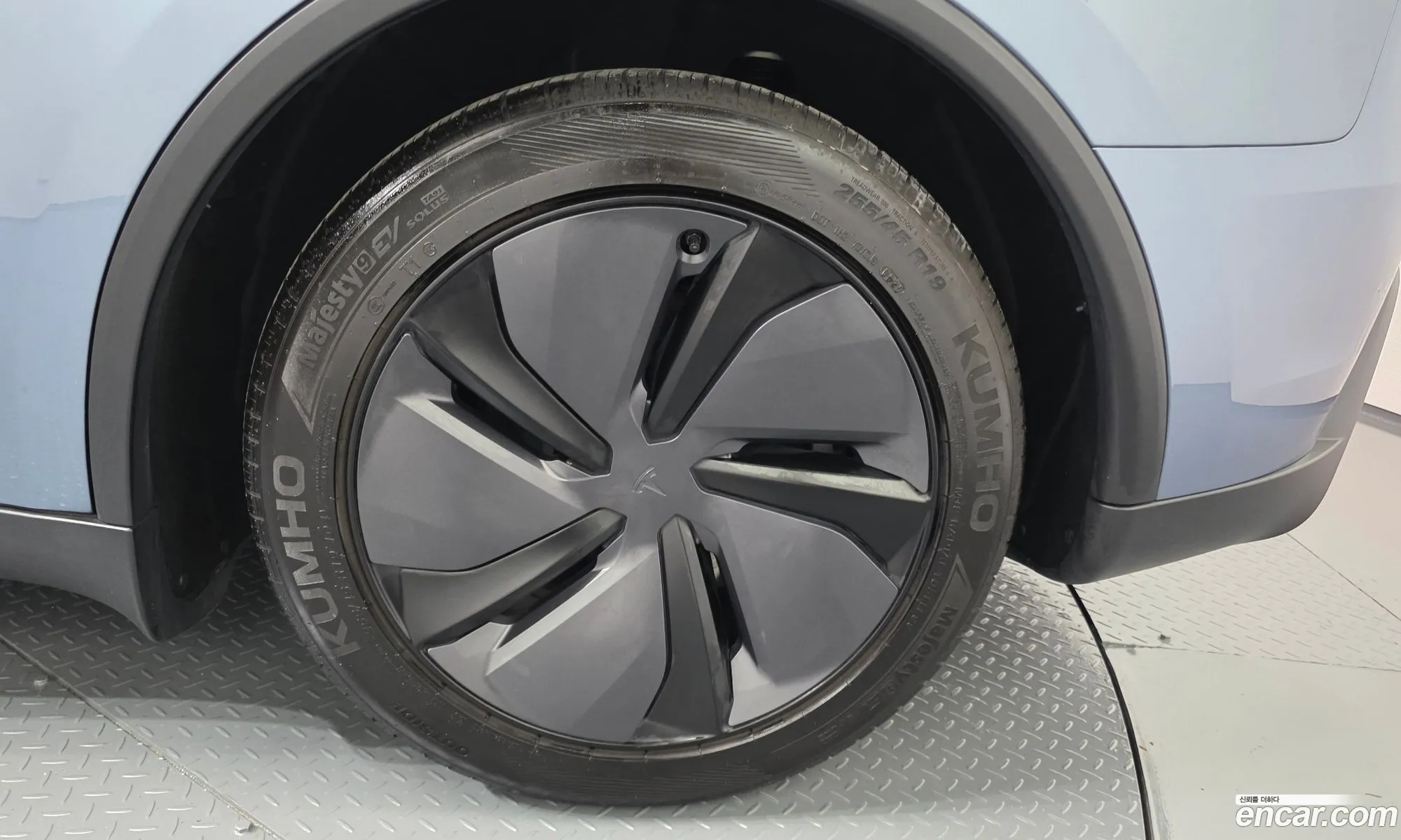Tesla Model Y 2025 LRWYGCFJ0SC987715 — 33
