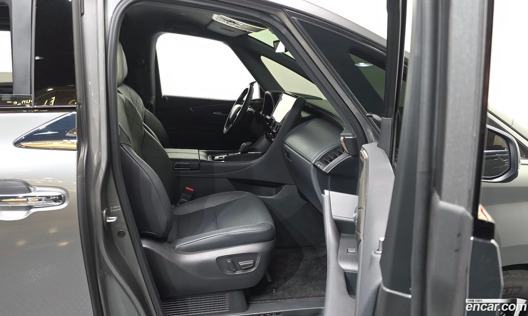 Toyota Alphard 2025 — 7