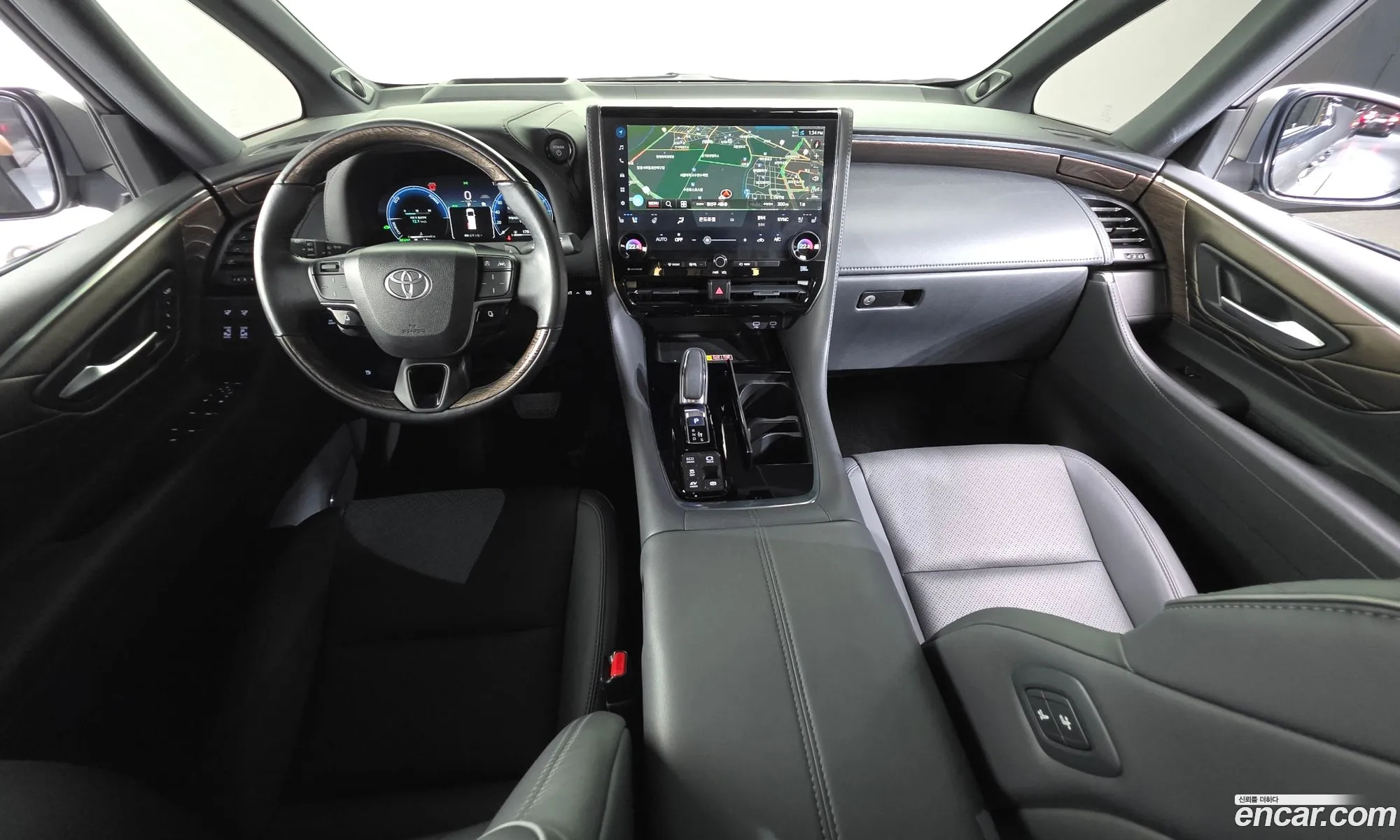 Toyota Alphard 2025 — 14