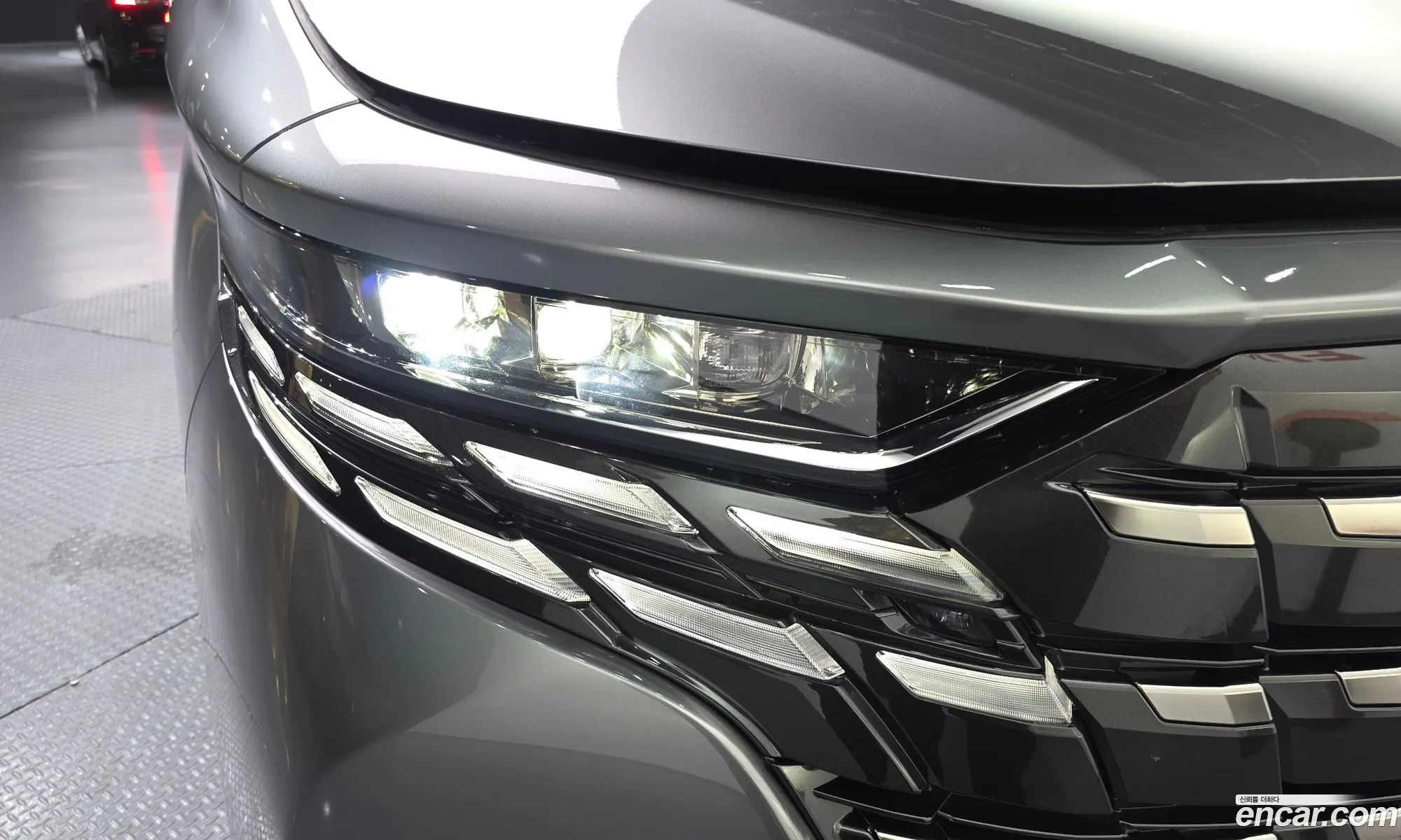 Toyota Alphard 2025 — 2