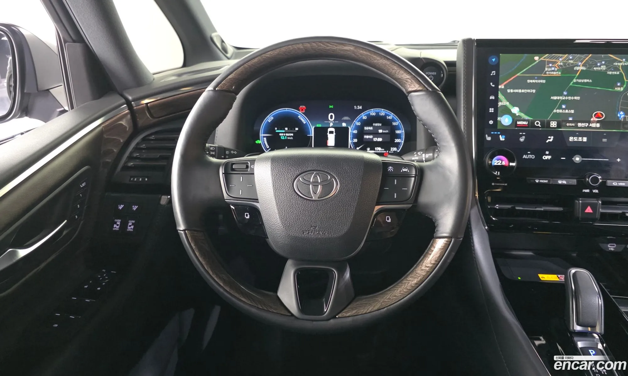 Toyota Alphard 2025 — 20