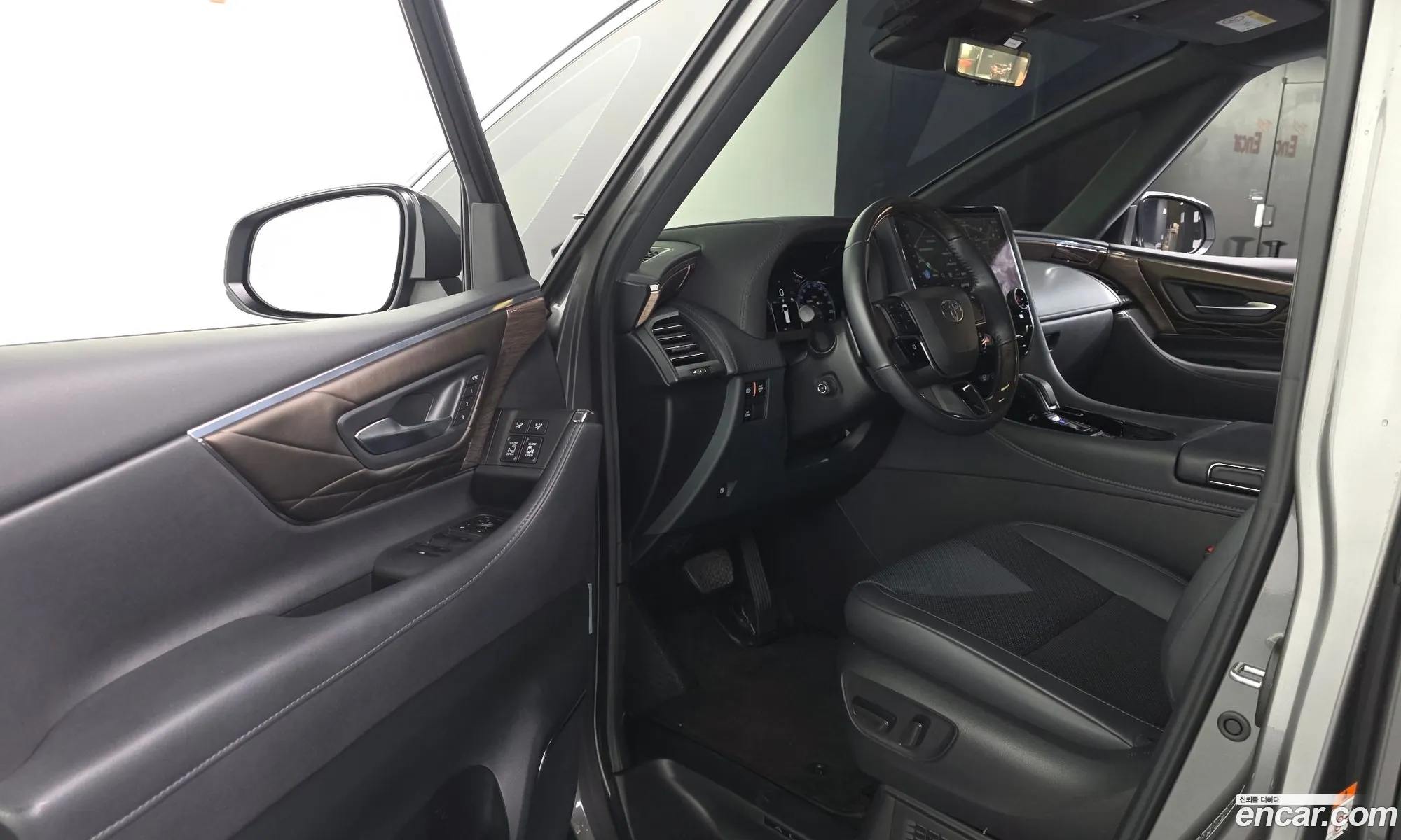 Toyota Alphard 2025 — 11