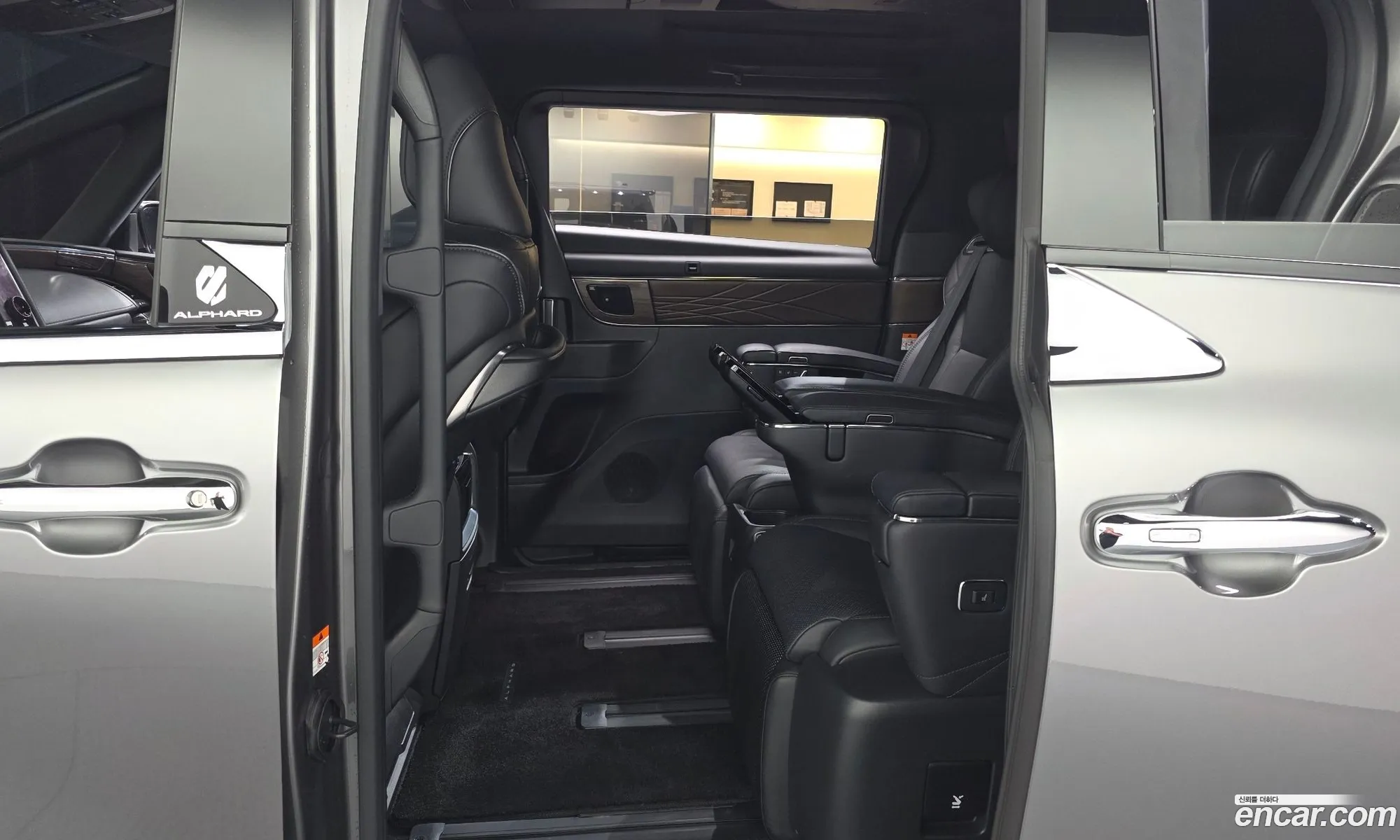 Toyota Alphard 2025 — 3