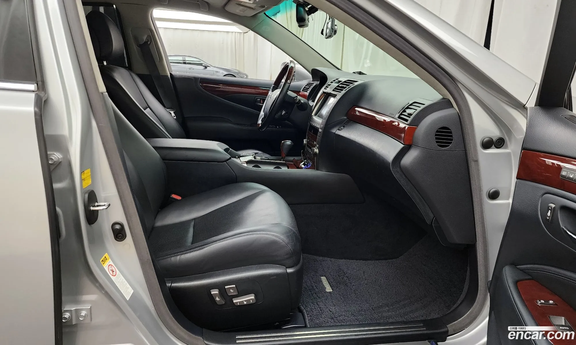 Lexus LS460 2008 — 16