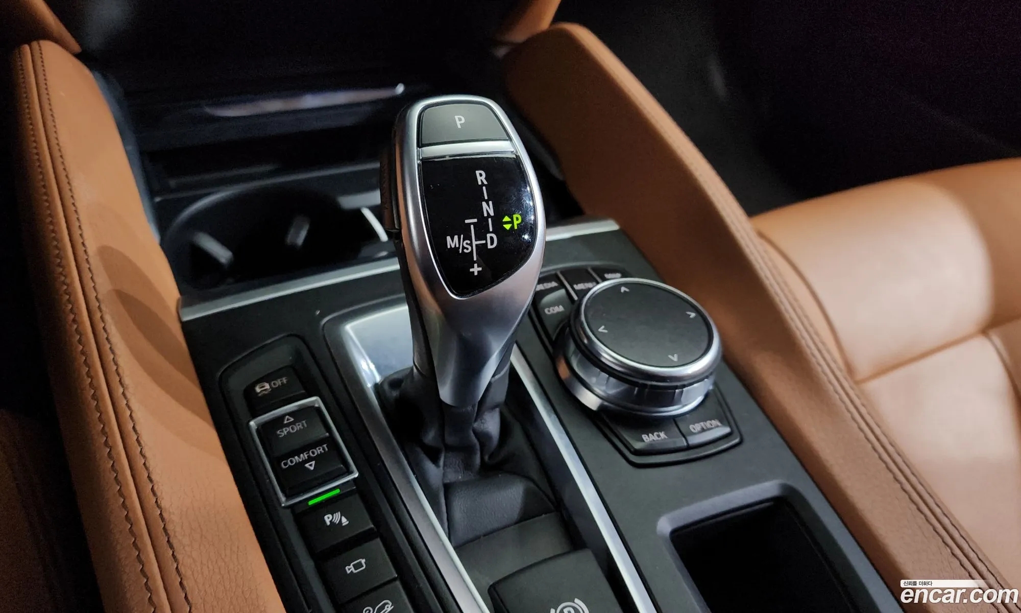 BMW X6 2018 WBAKV2100J0Y41240 — 32