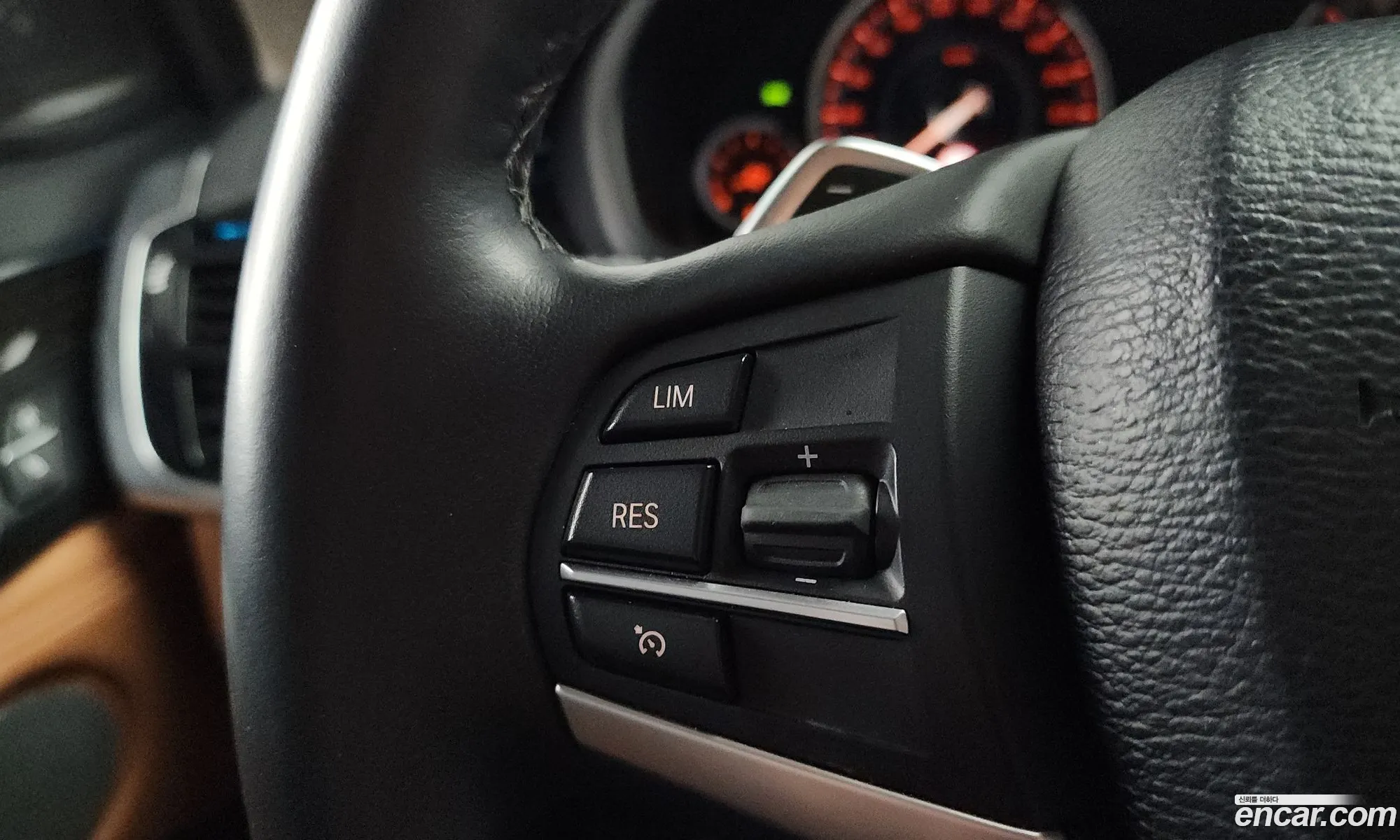 BMW X6 2018 WBAKV2100J0Y41240 — 28