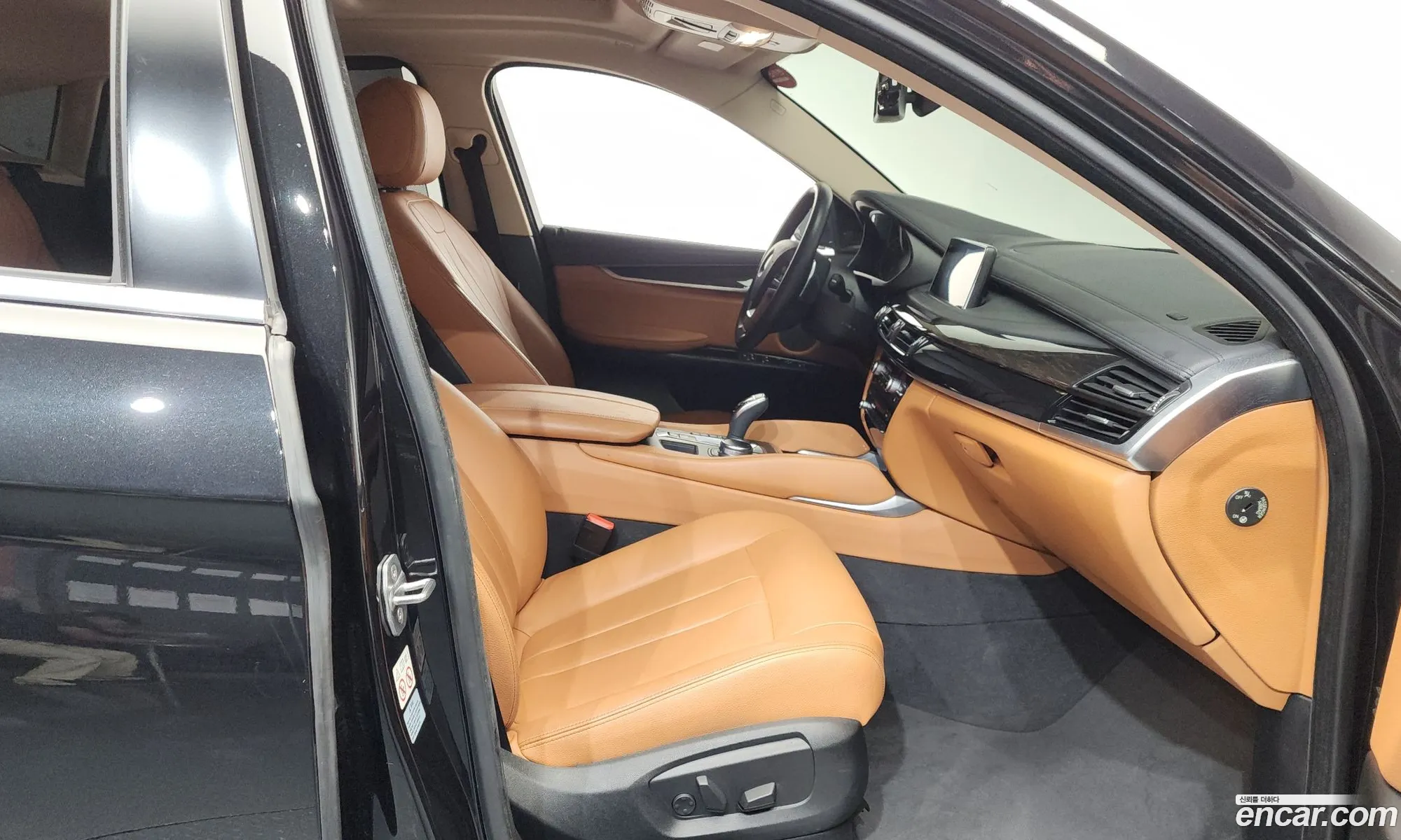 BMW X6 2018 WBAKV2100J0Y41240 — 34
