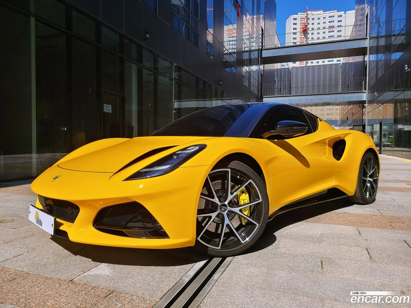 Lotus Emira 2024 — 13