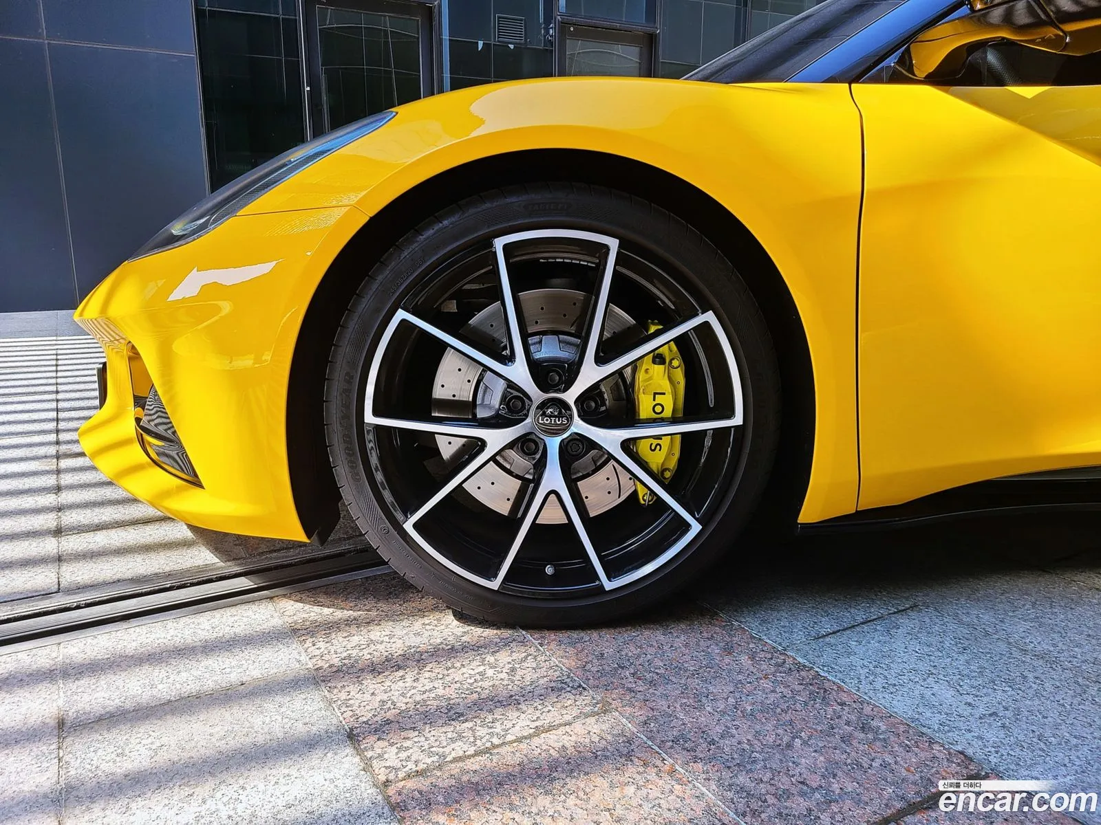 Lotus Emira 2024 — 18