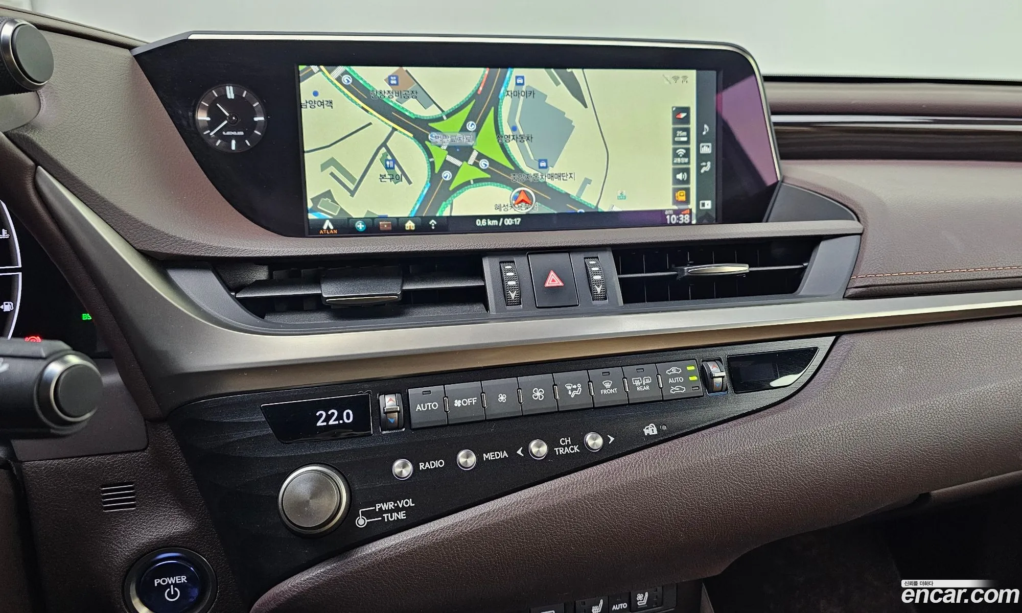 Lexus ES300h 7th Gen 2020 — 9