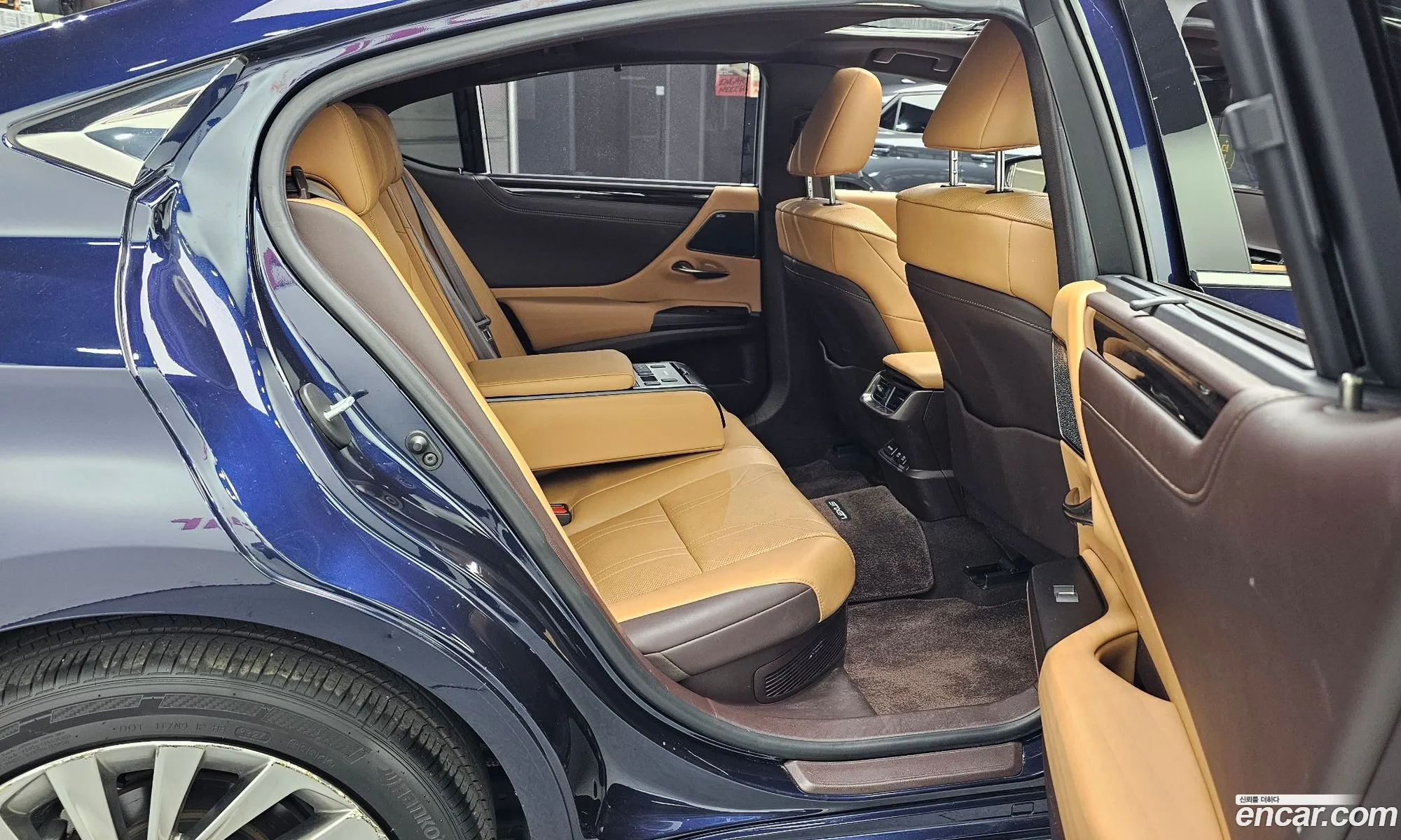 Lexus ES300h 7th Gen 2020 — 16
