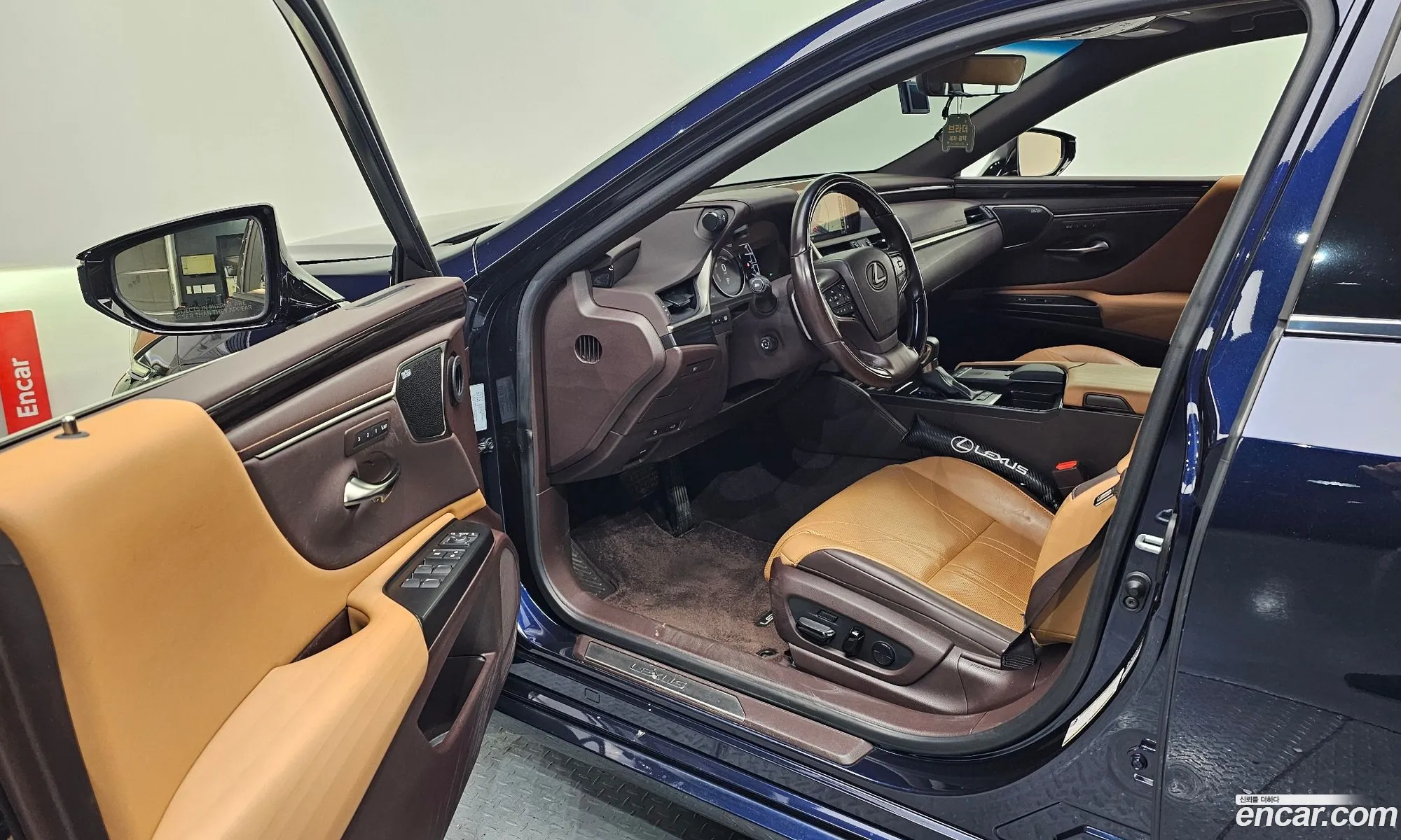 Lexus ES300h 7th Gen 2020 — 3