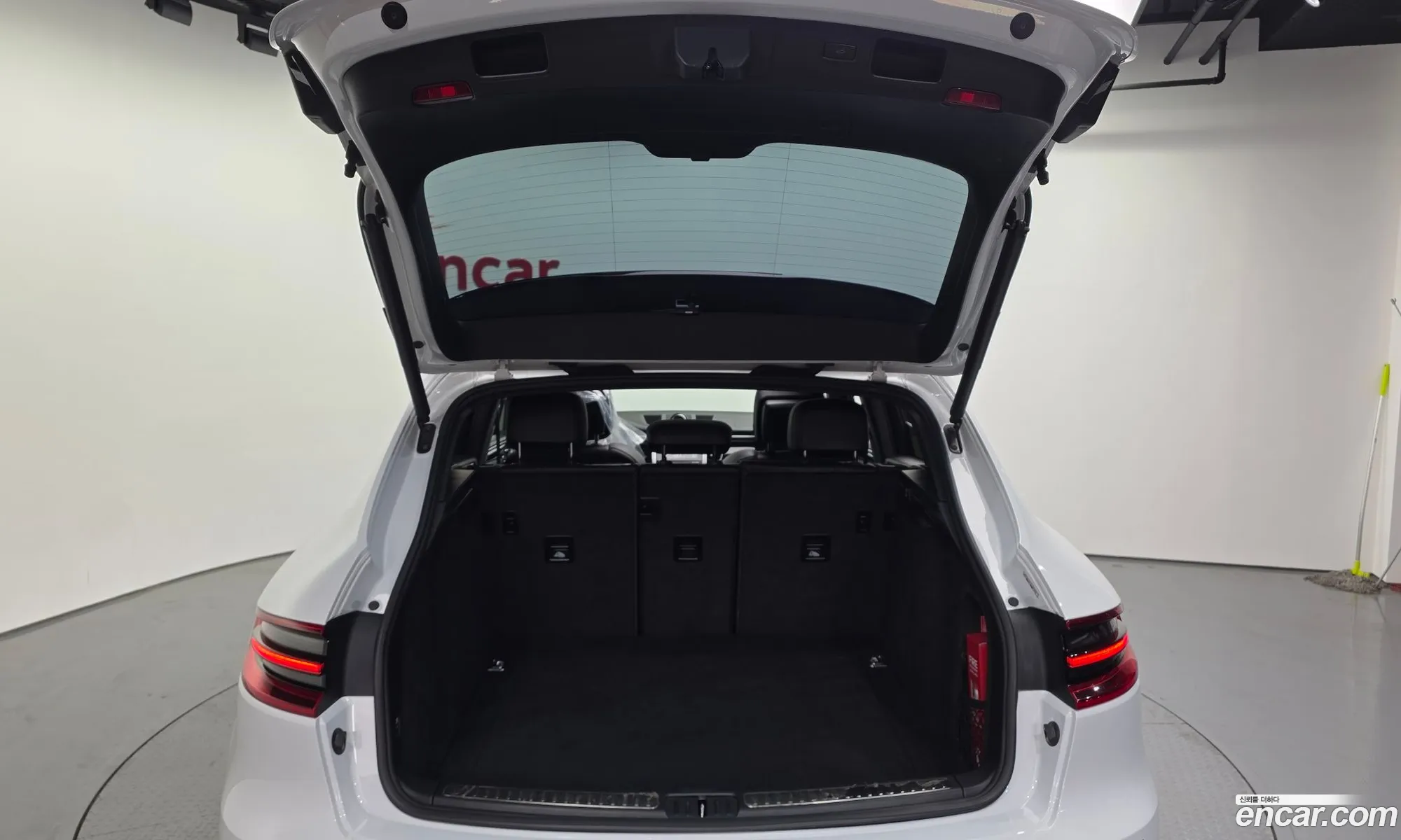 Porsche Macan 2016 WP1AD2953HLB70476 — 16