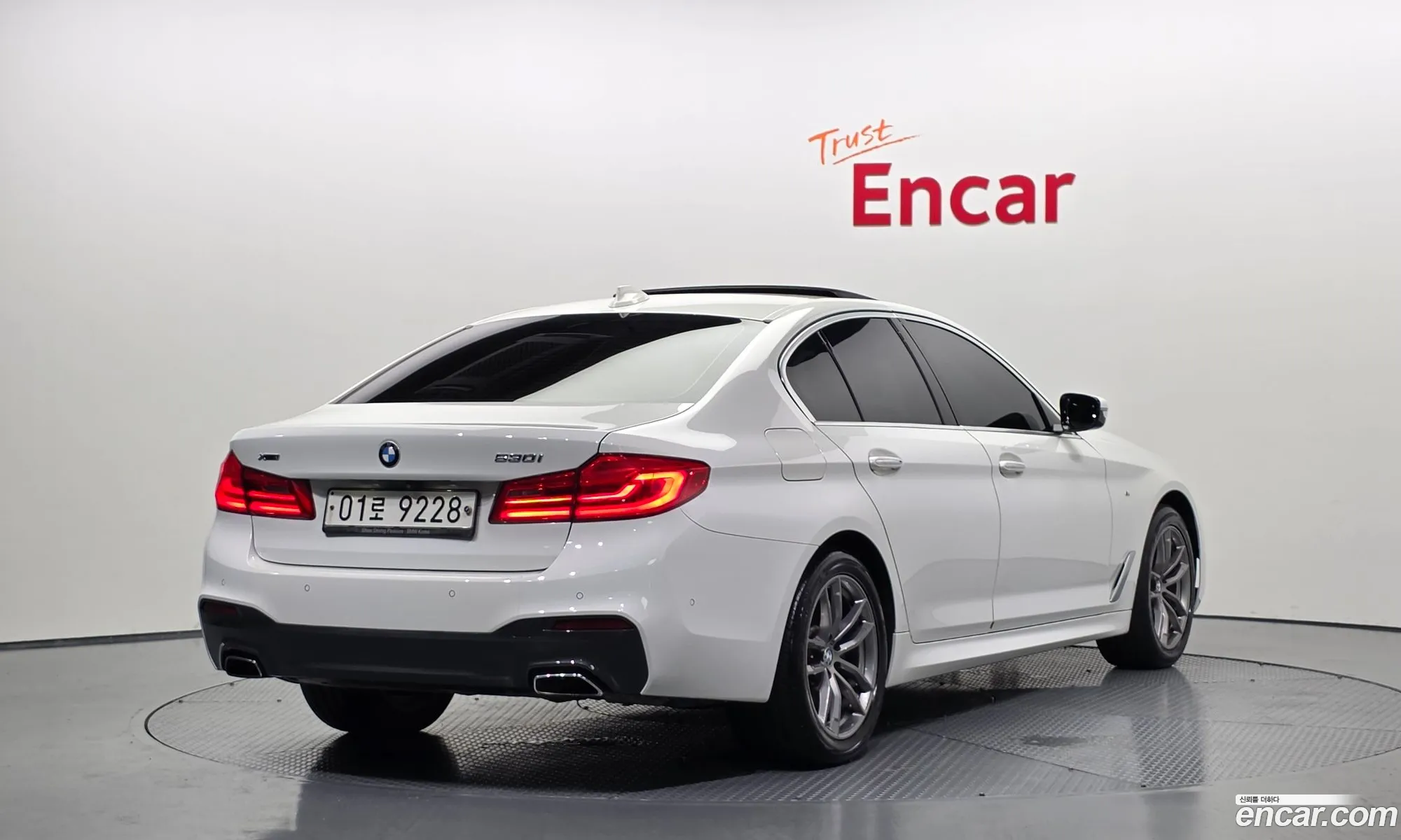 BMW 5 Series 2018 WBAJD9101JB277089 — 27