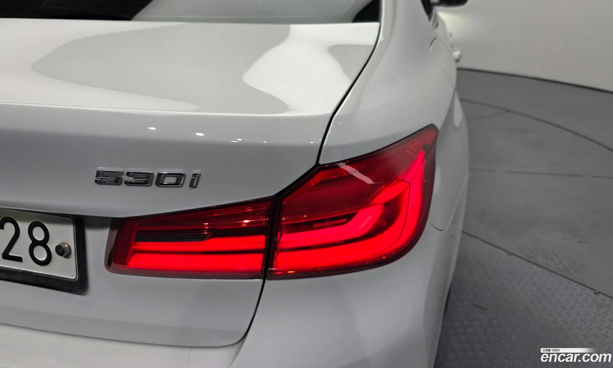BMW 5 Series 2018 WBAJD9101JB277089 — 33