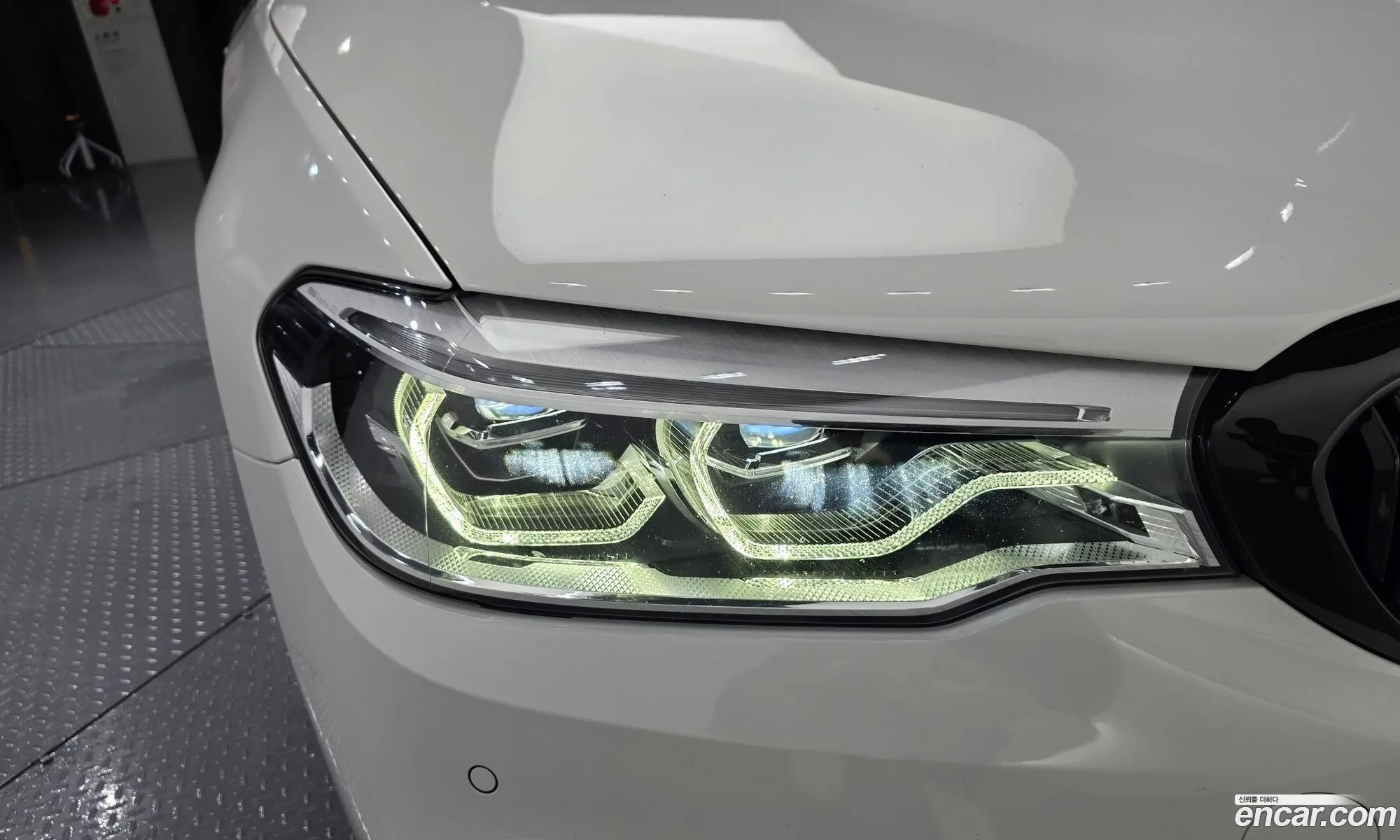 BMW 5 Series 2018 WBAJD9101JB277089 — 8