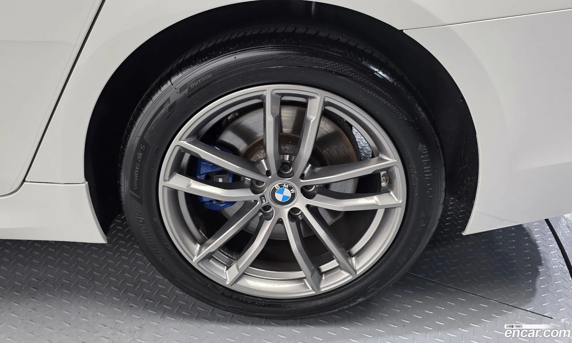 BMW 5 Series 2018 WBAJD9101JB277089 — 14