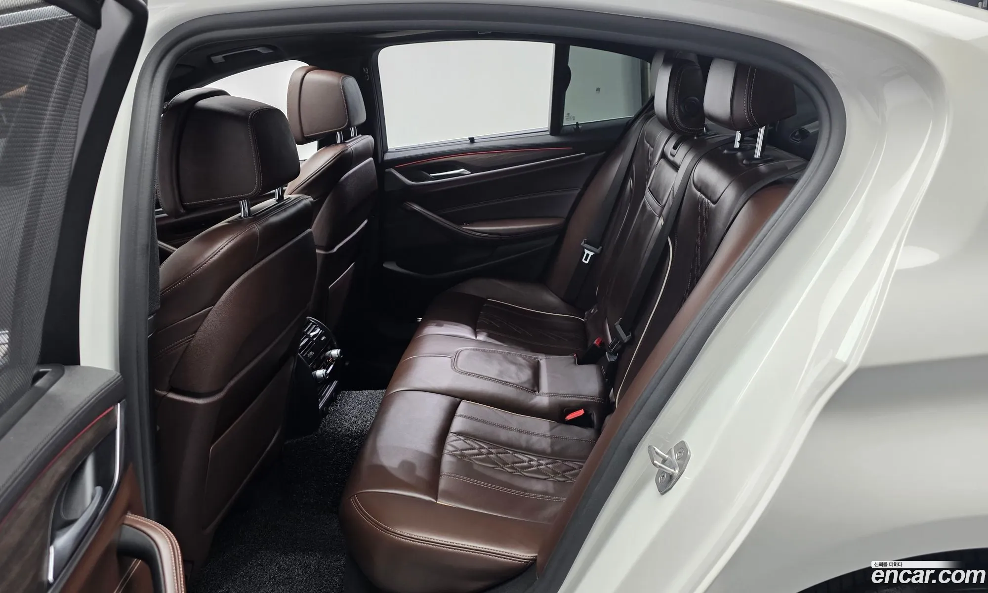 BMW 5 Series 2018 WBAJD9101JB277089 — 30