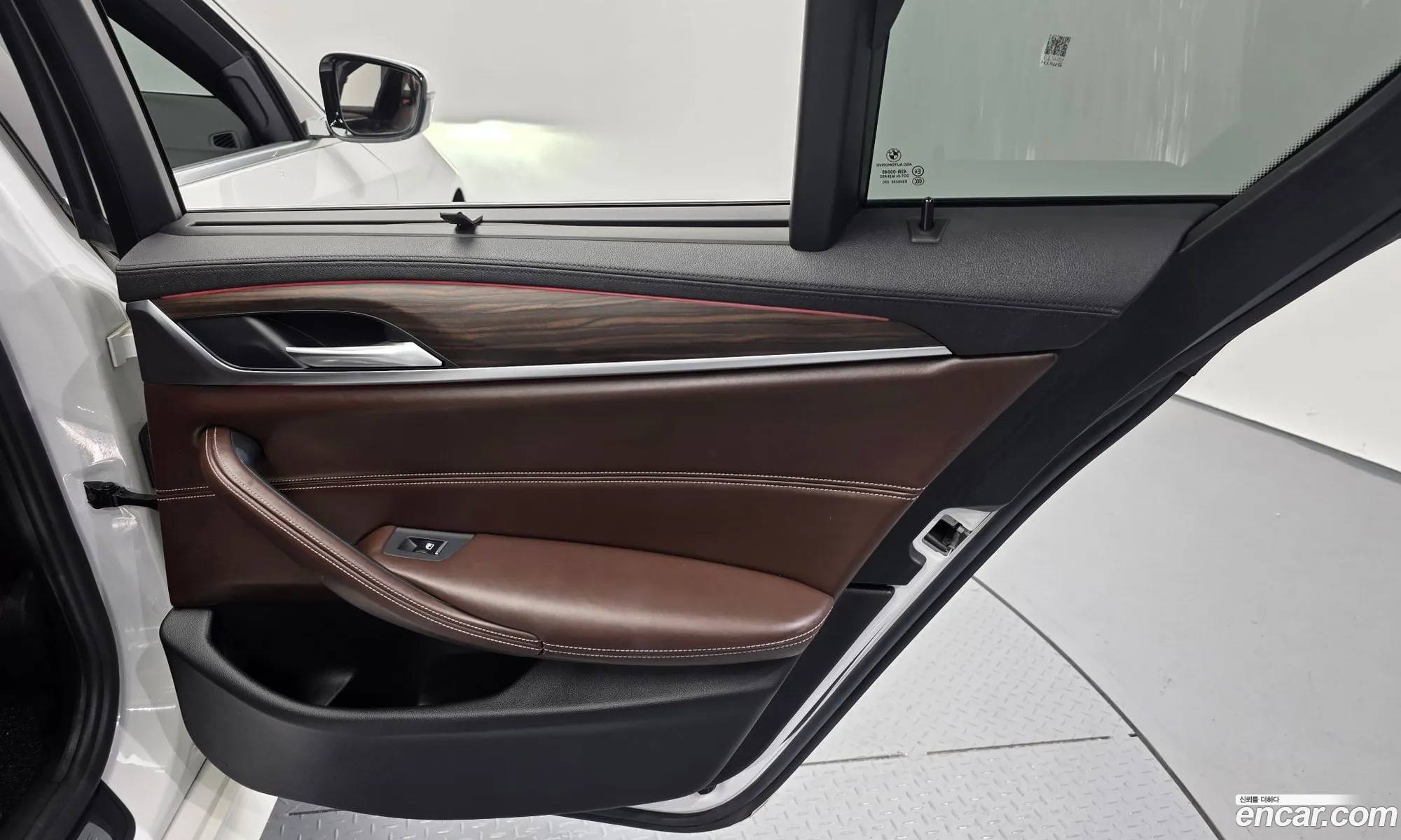 BMW 5 Series 2018 WBAJD9101JB277089 — 12