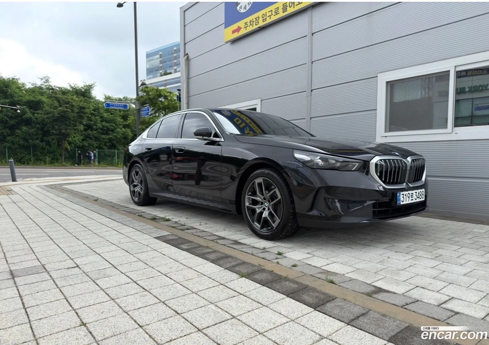 BMW 5 Series 2025 — 8