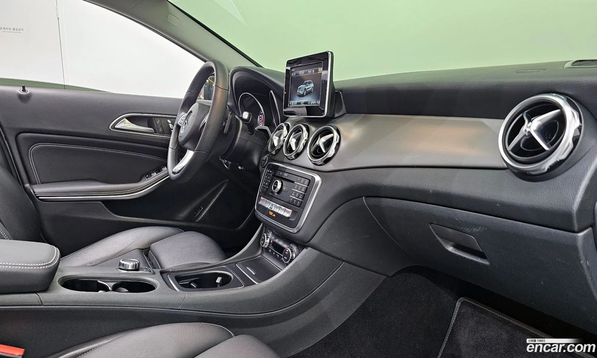 Mercedes-Benz GLA-Class X156 2019 WDCTG4FB6KJ648975 — 17