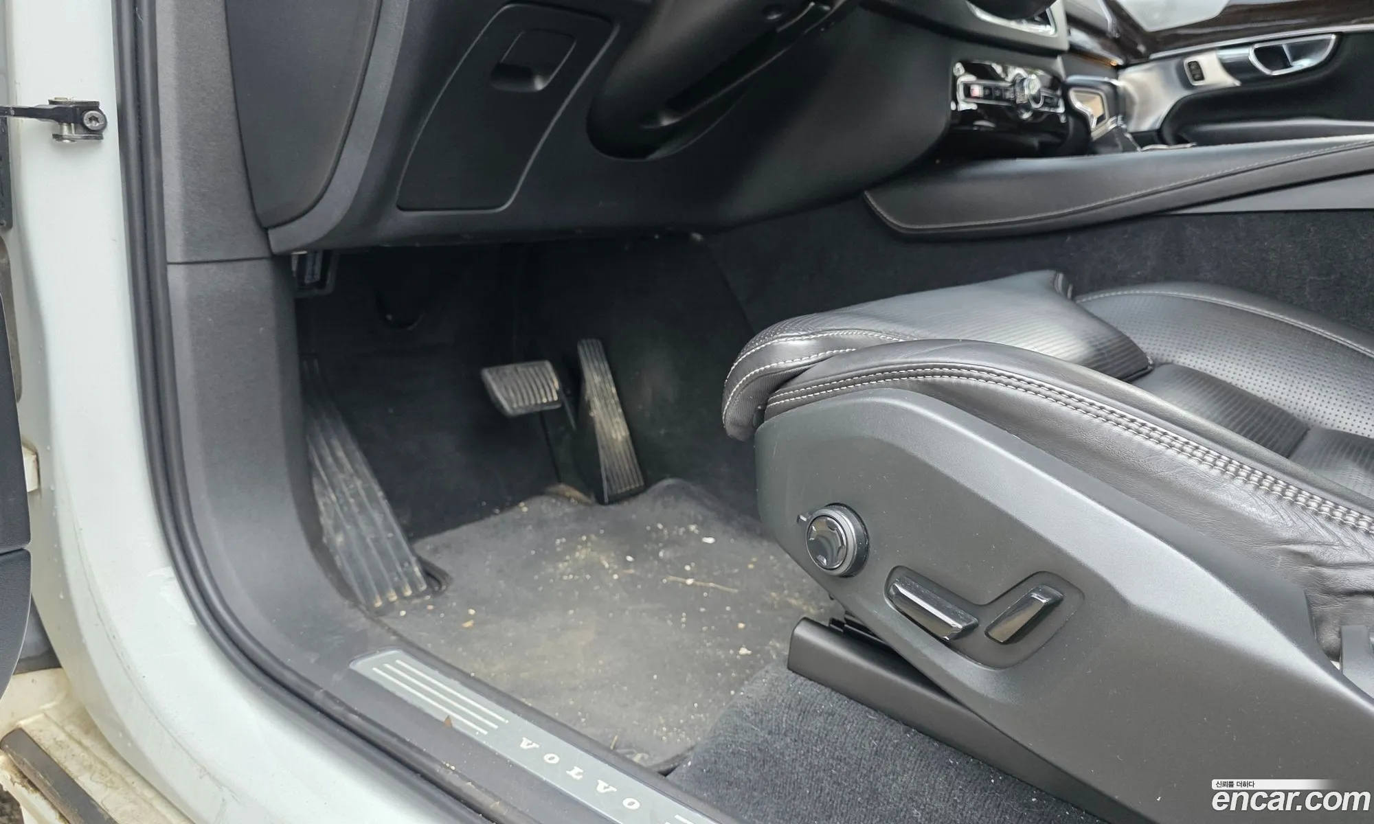 Volvo XC90 2016 YV1LFA22CH1123112 — 31