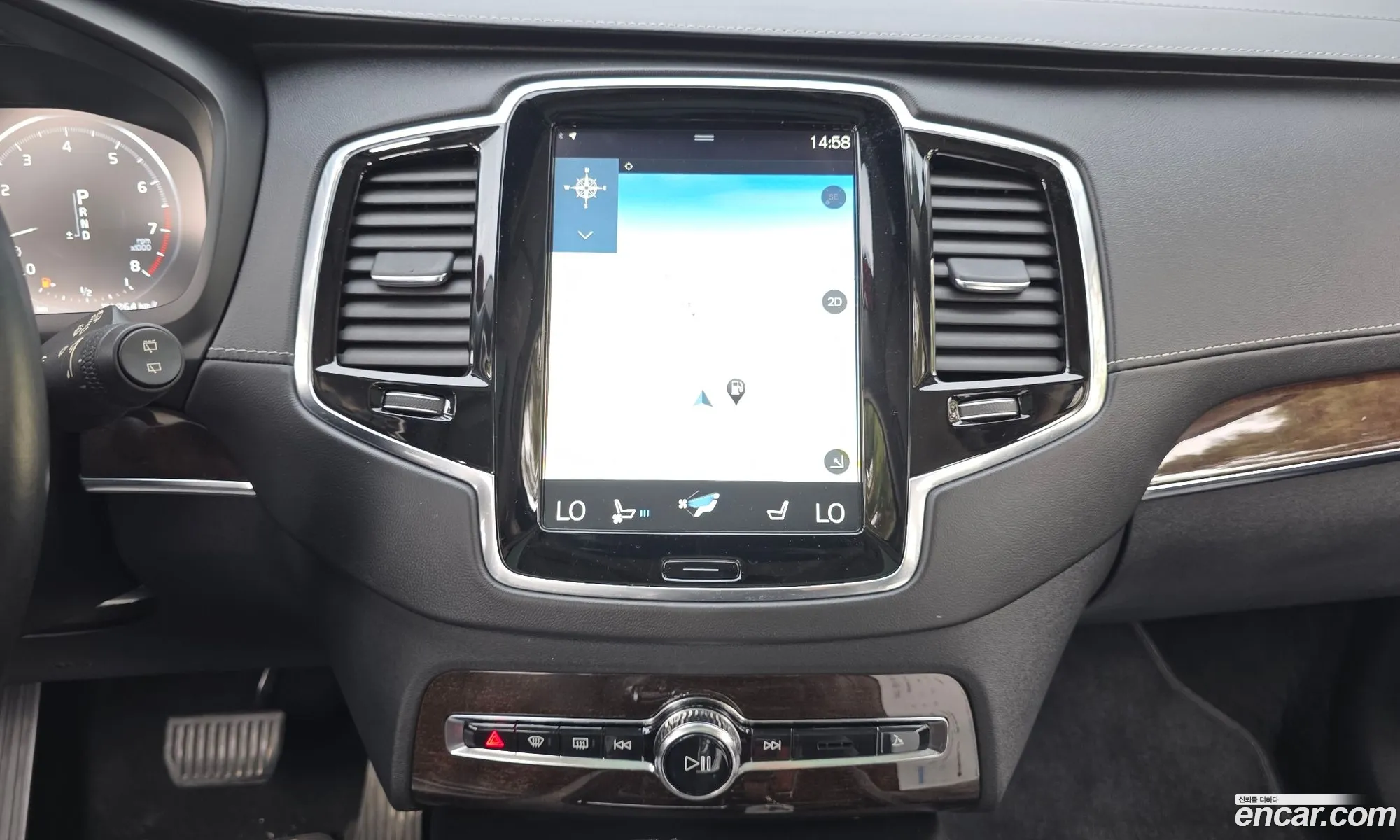 Volvo XC90 2016 YV1LFA22CH1123112 — 28
