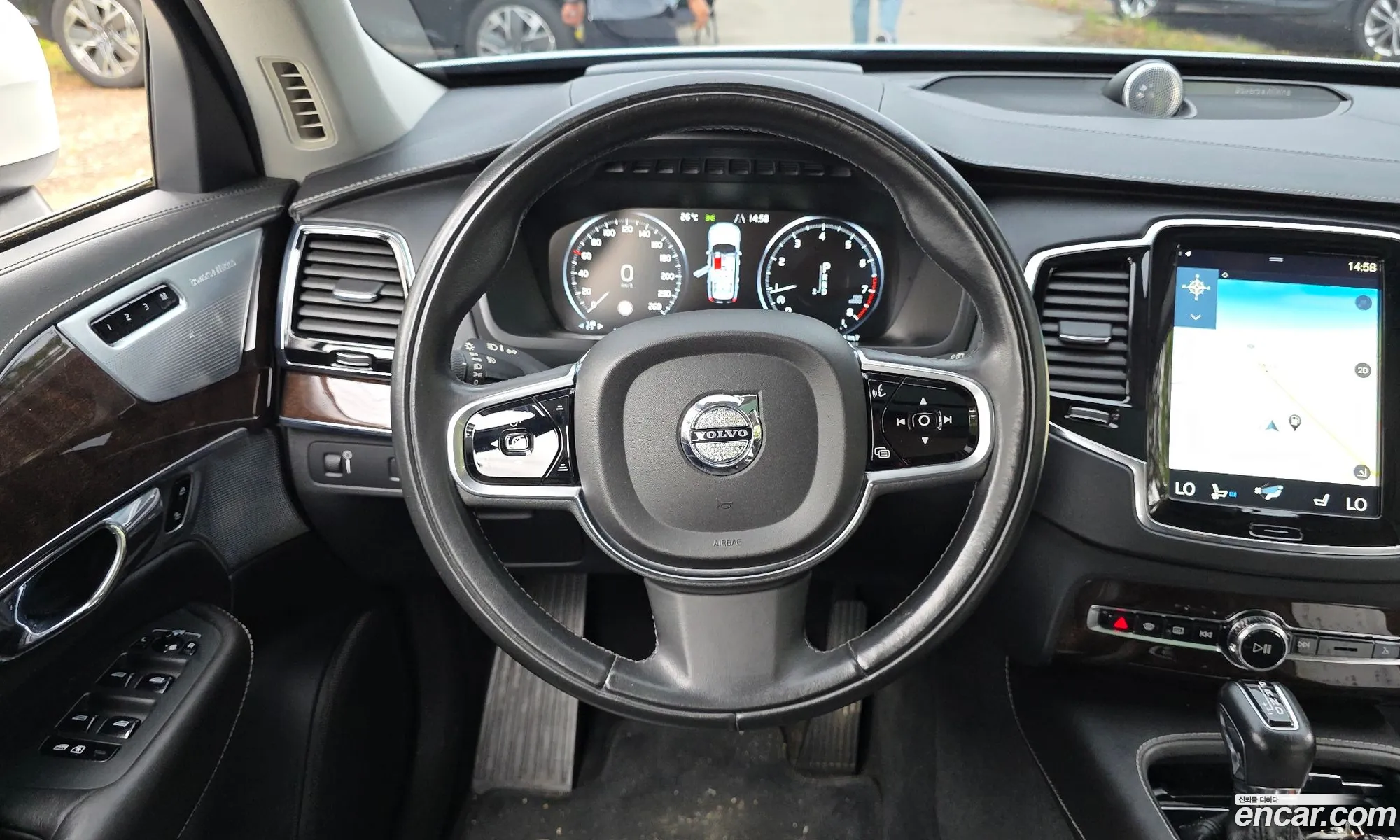 Volvo XC90 2016 YV1LFA22CH1123112 — 2