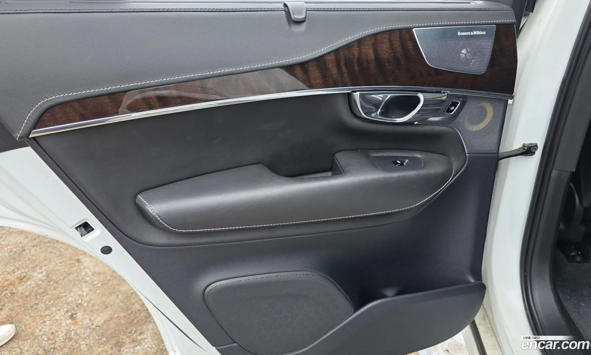 Volvo XC90 2016 YV1LFA22CH1123112 — 18